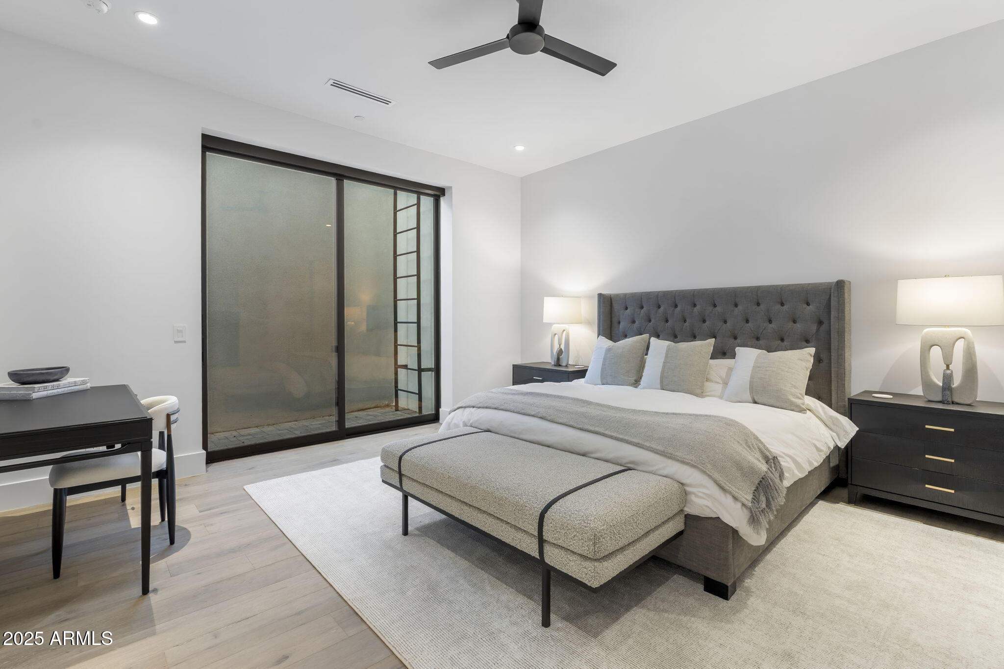 6913 N Joshua Tree Court