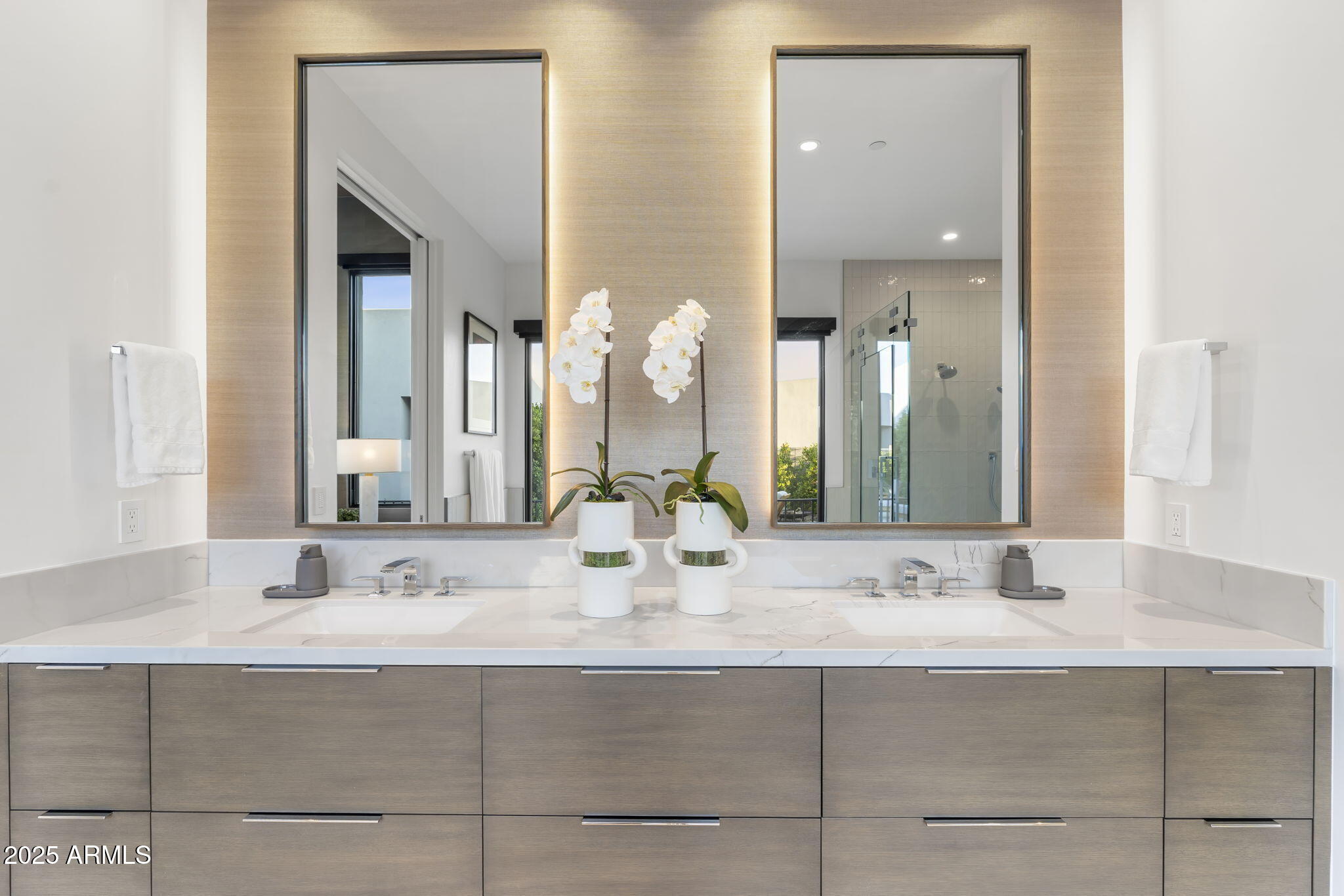 6913 N Joshua Tree Court