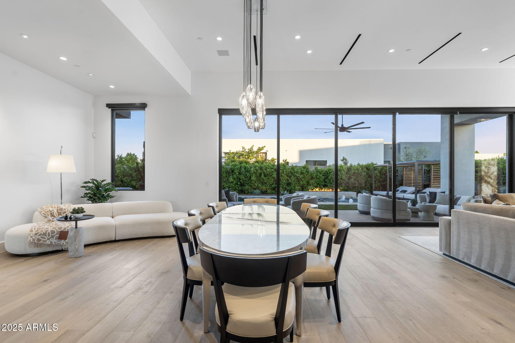 6913 N Joshua Tree Court