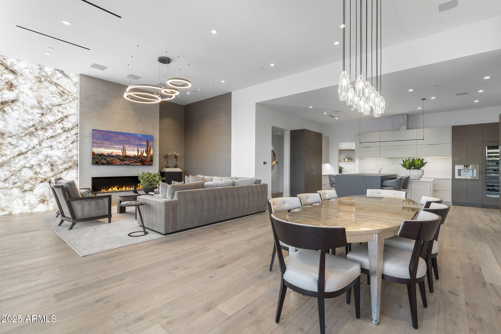 6913 N Joshua Tree Court