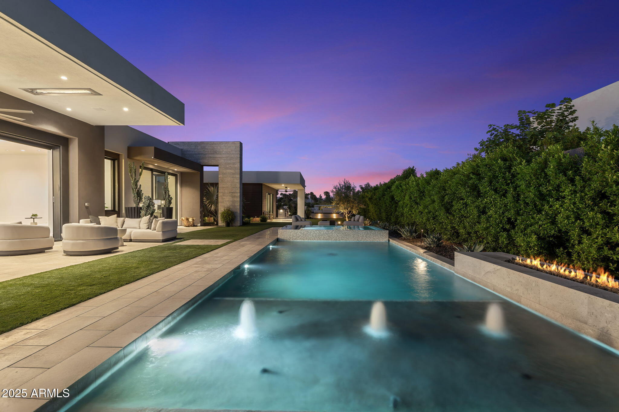 6913 N Joshua Tree Court