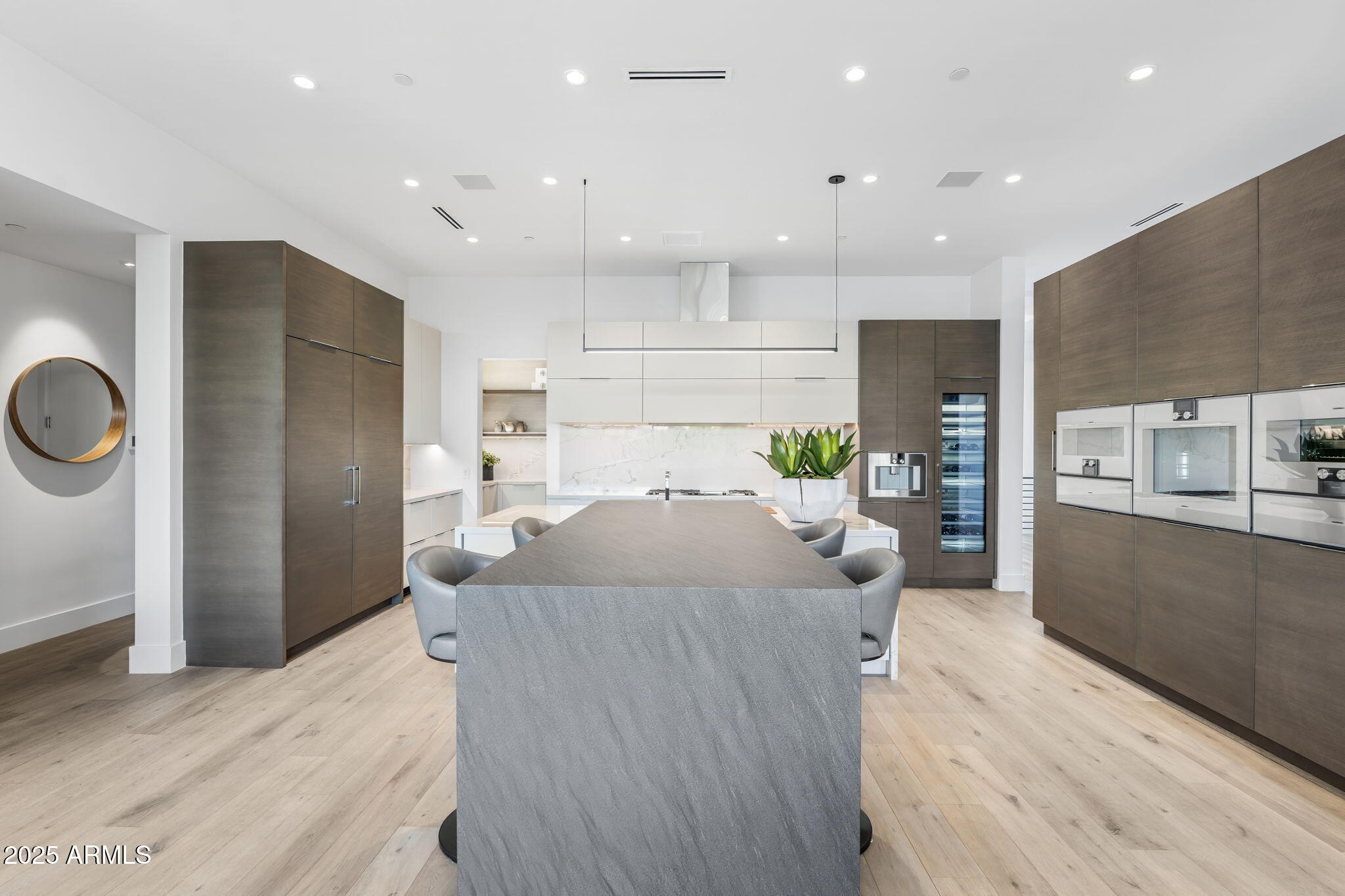 6913 N Joshua Tree Court