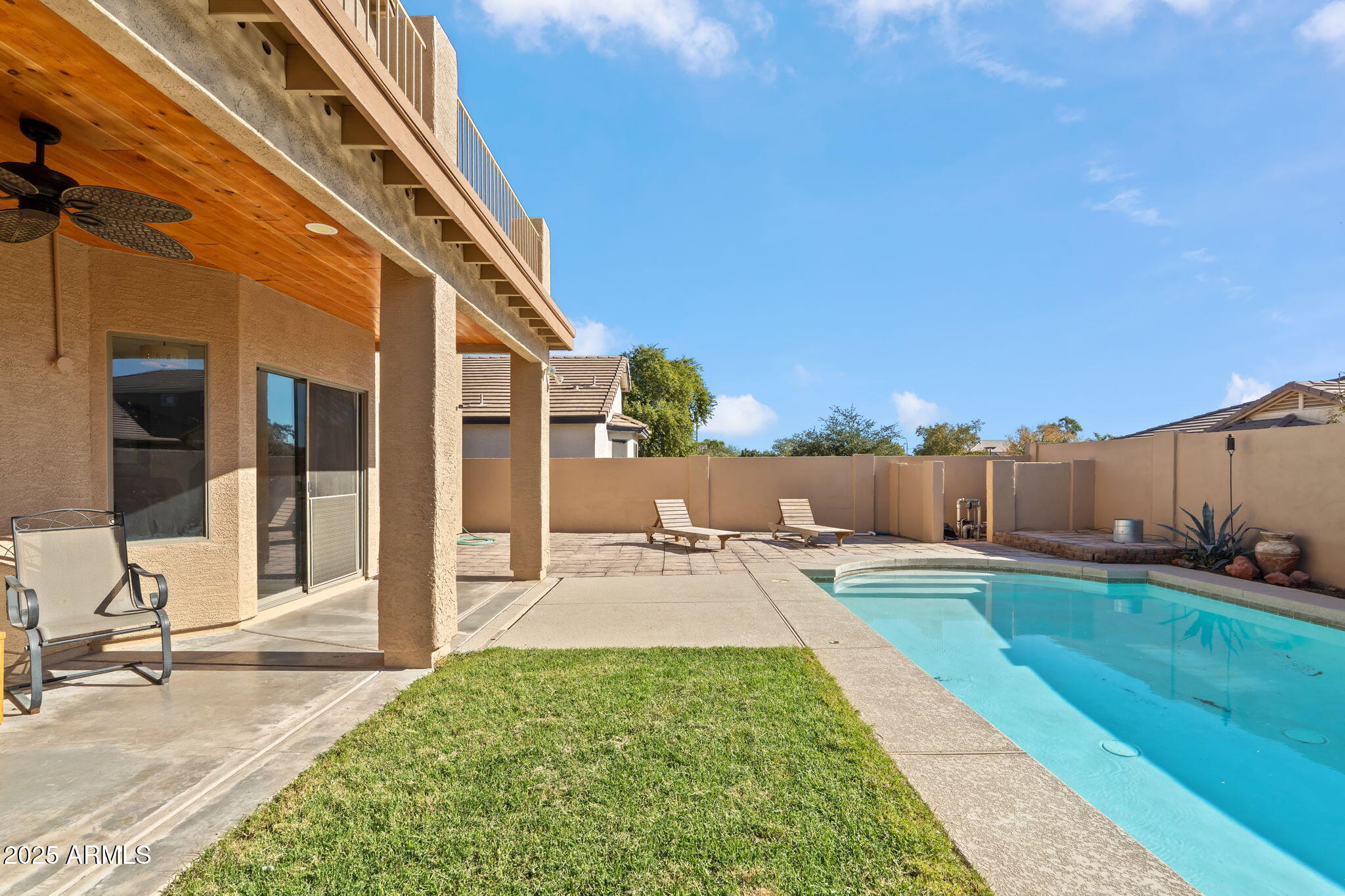 2527 W TAMARISK Avenue