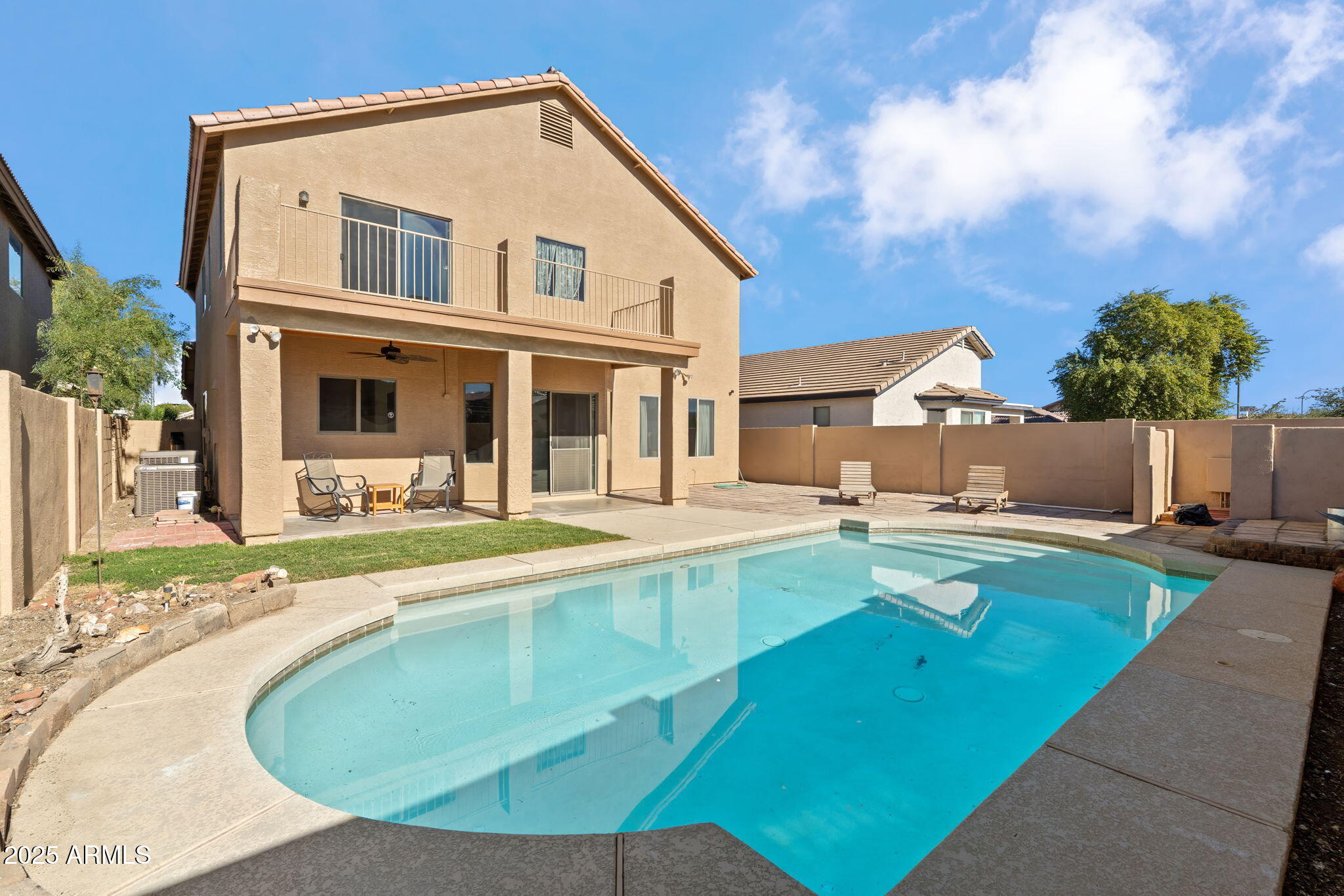 2527 W TAMARISK Avenue