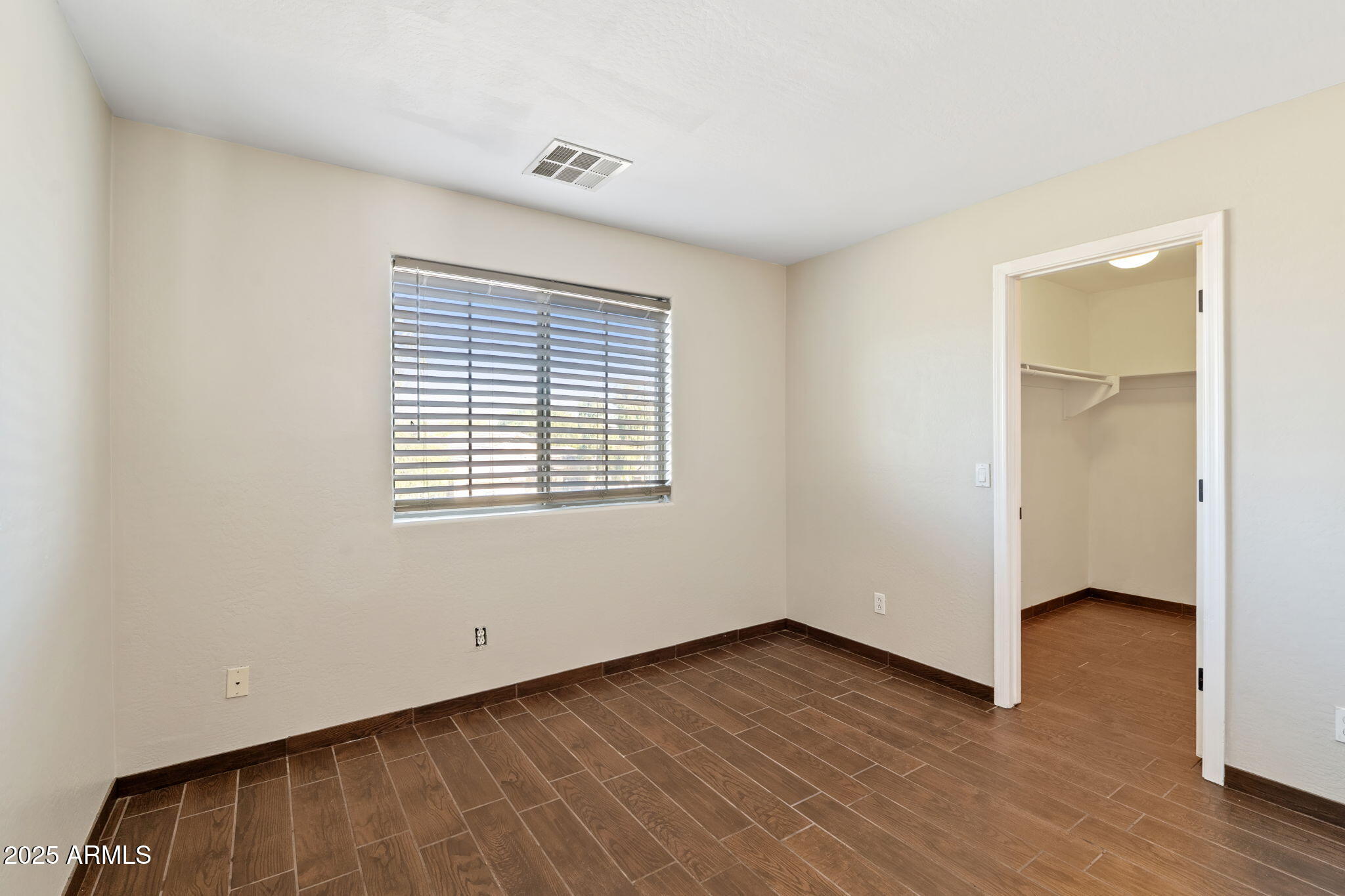 2527 W TAMARISK Avenue