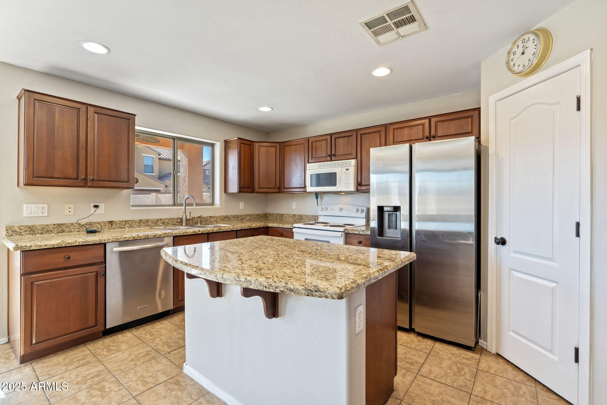 2527 W TAMARISK Avenue