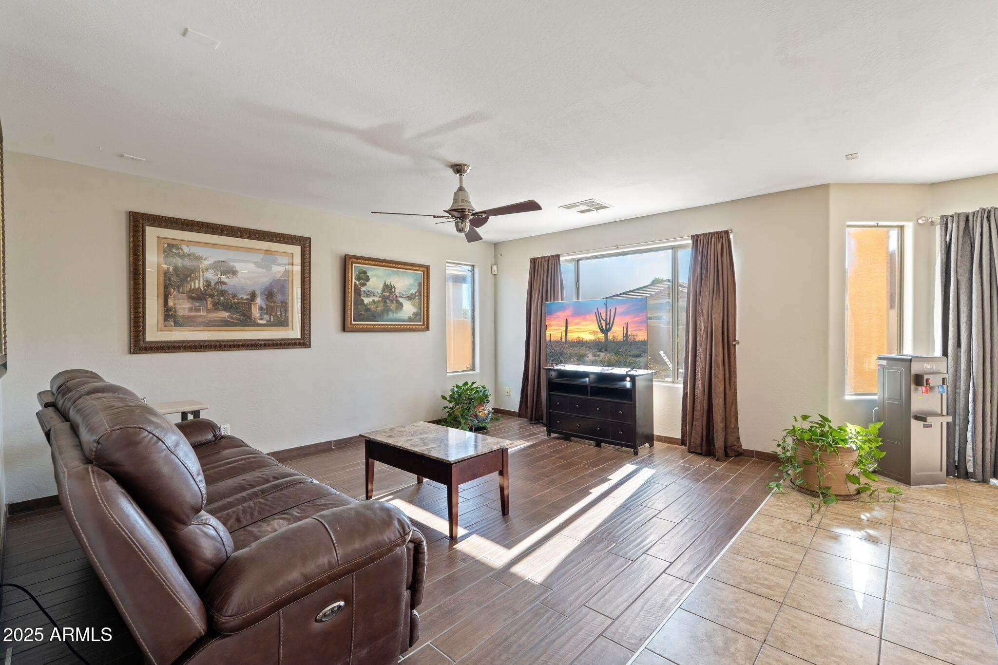 2527 W TAMARISK Avenue