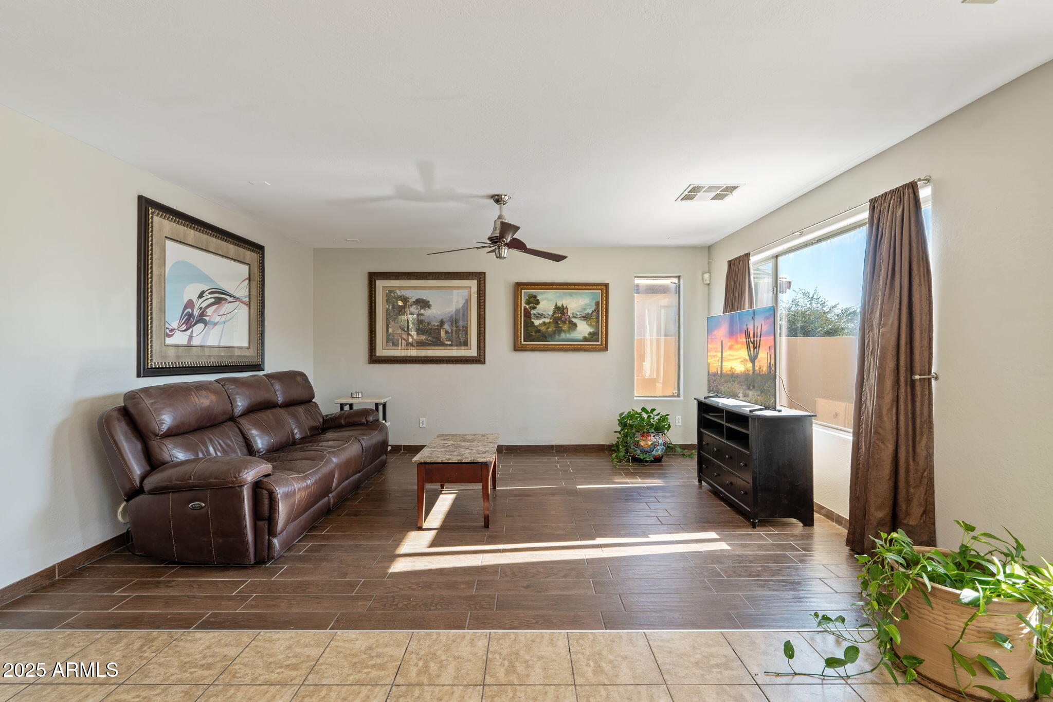 2527 W TAMARISK Avenue