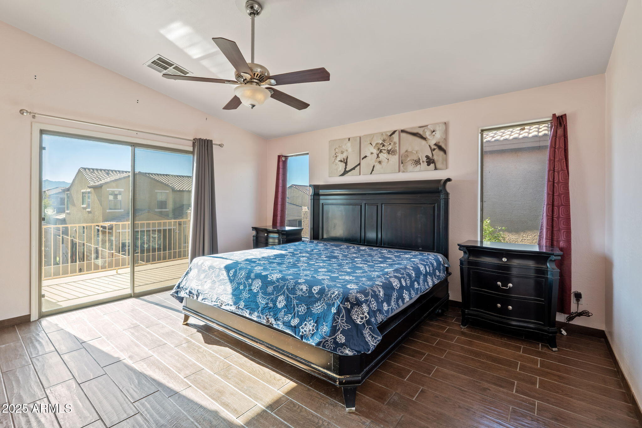 2527 W TAMARISK Avenue