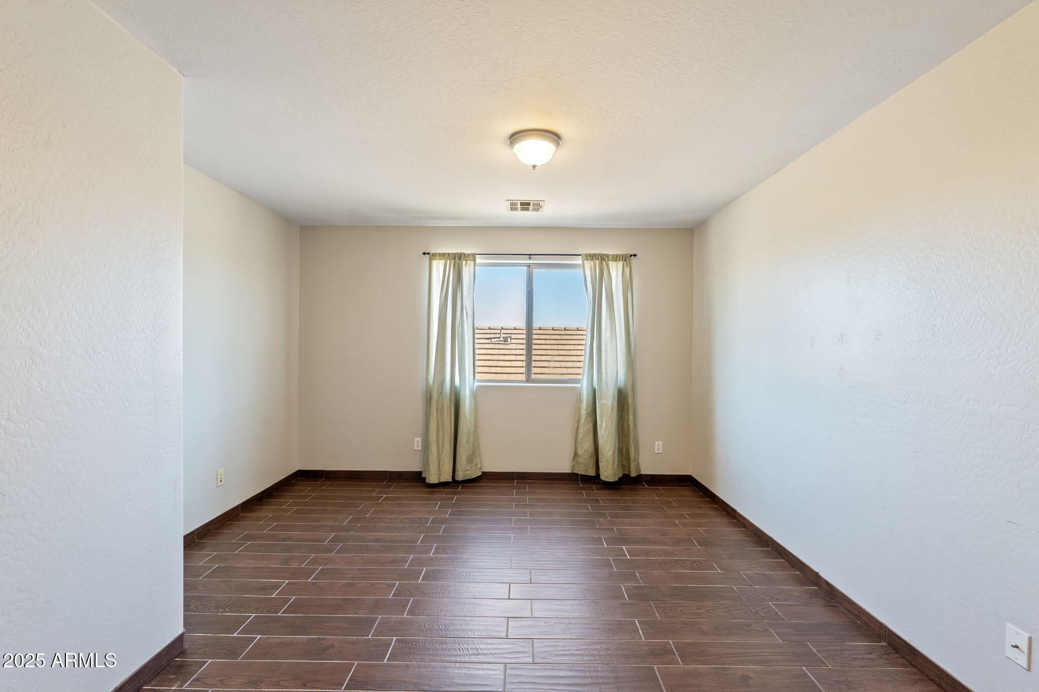 2527 W TAMARISK Avenue