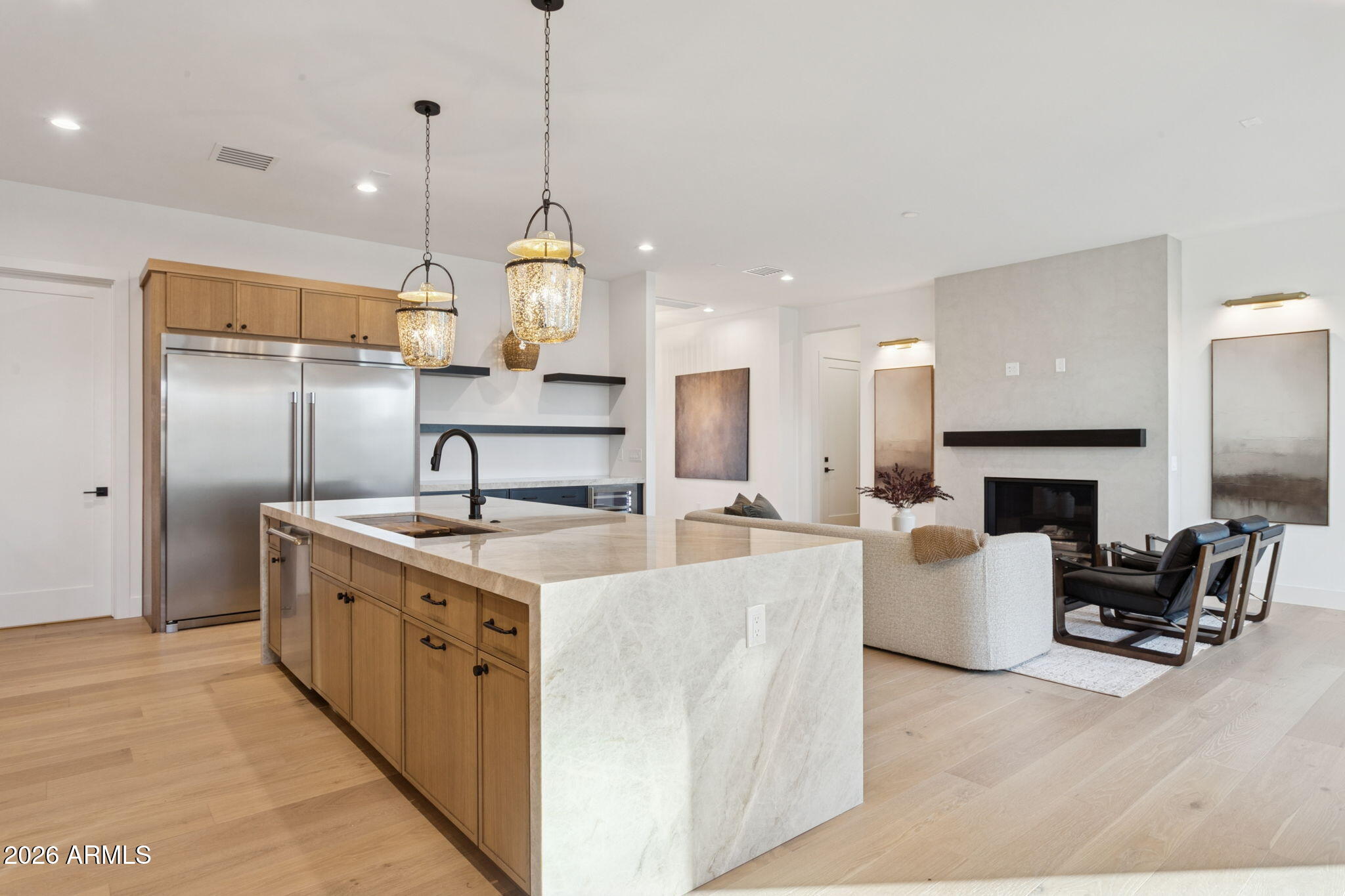 4307 E SELLS Drive