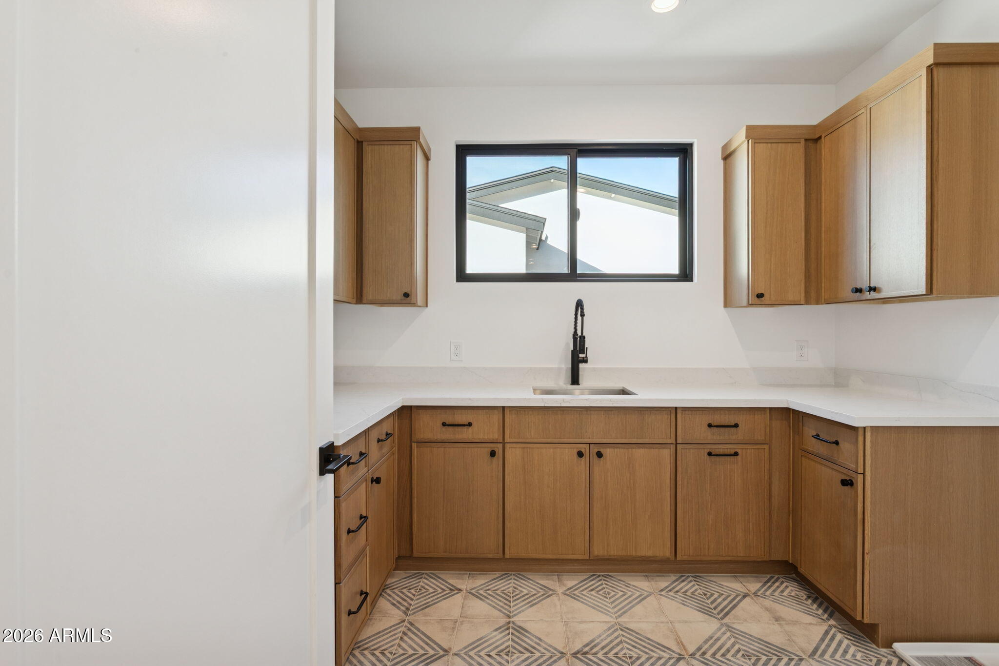 4307 E SELLS Drive