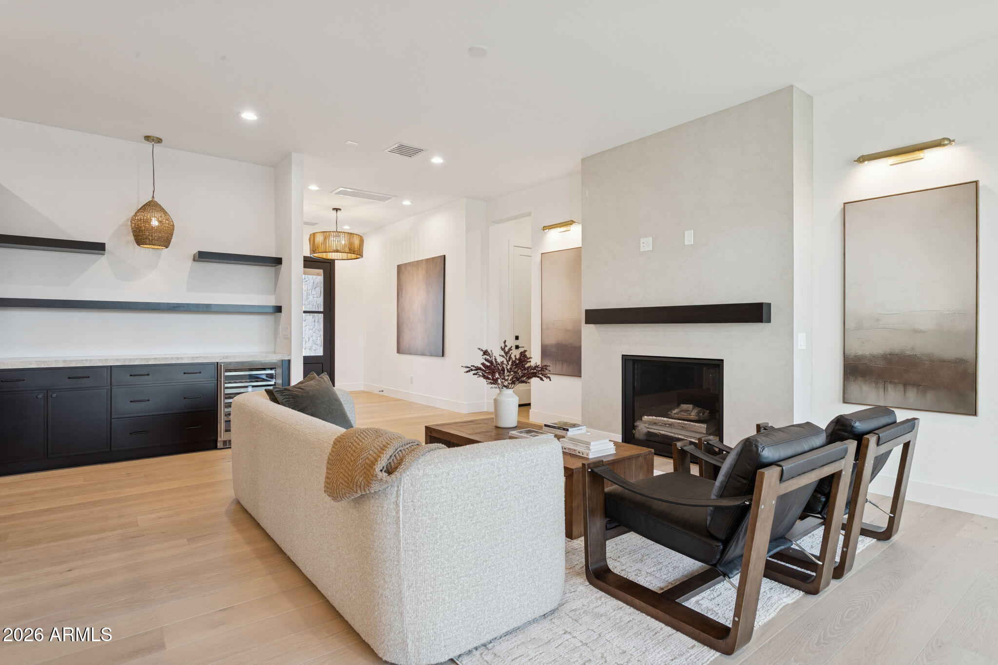4307 E SELLS Drive