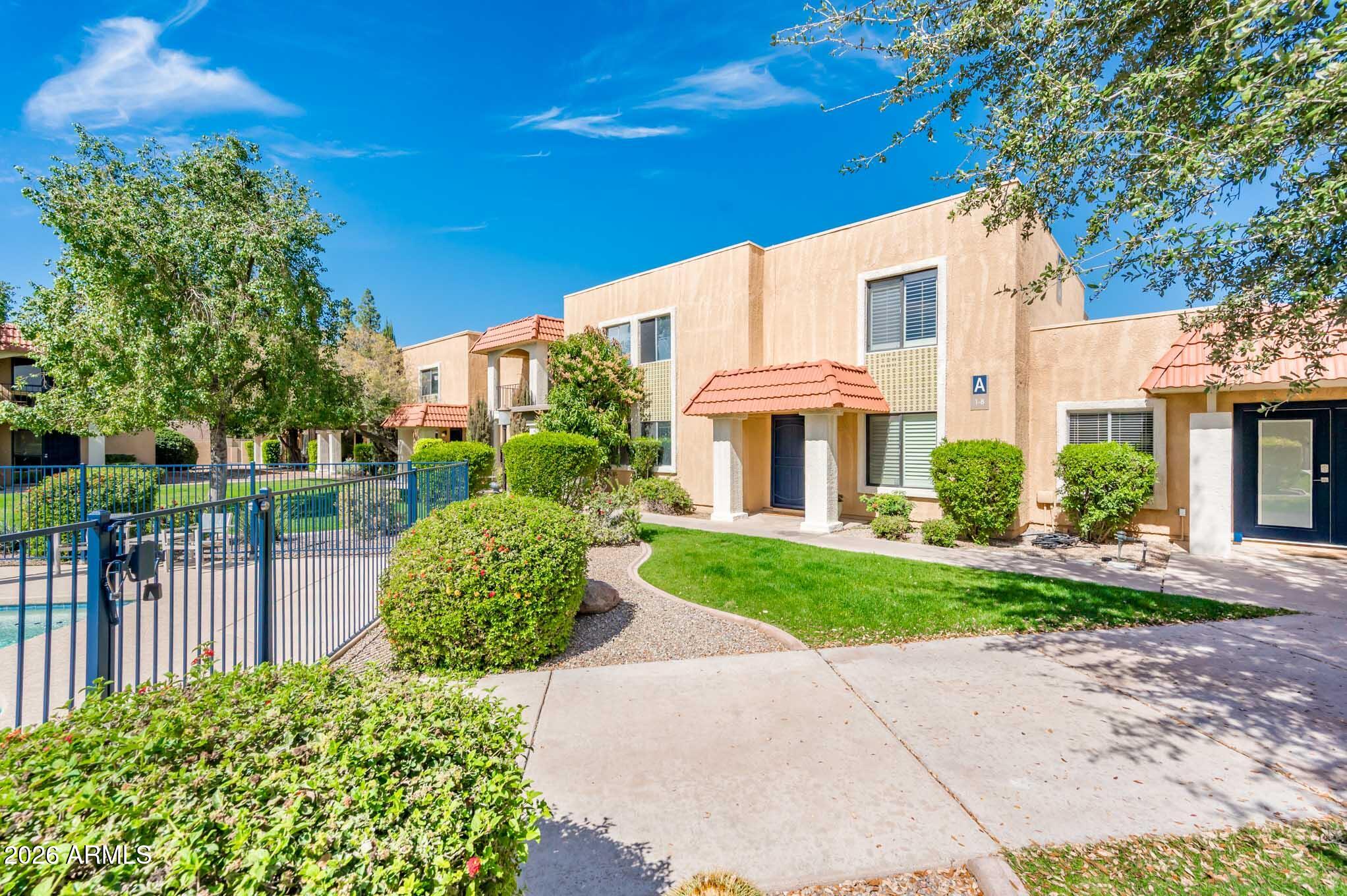 601 E PALO VERDE Drive 8