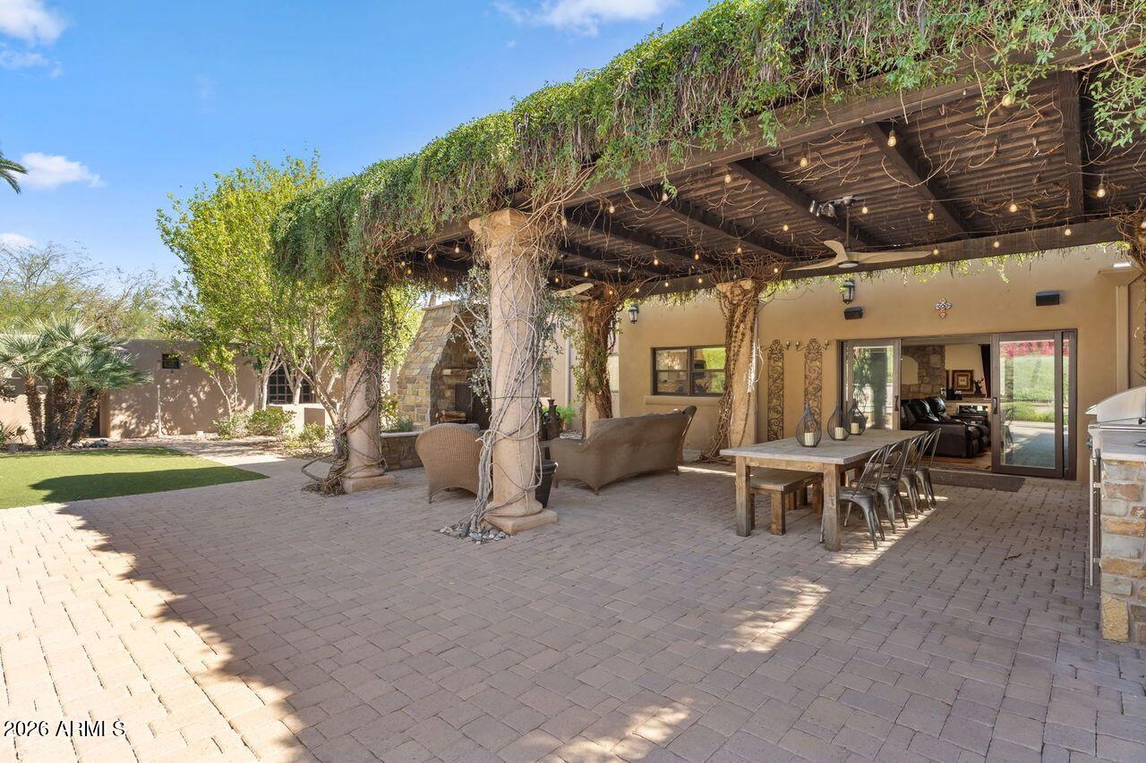 4836 E MOONLIGHT Way