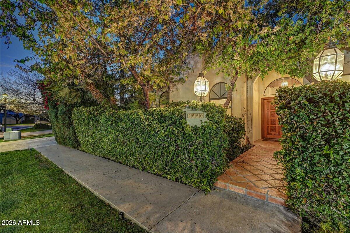 2550 E Denton Lane