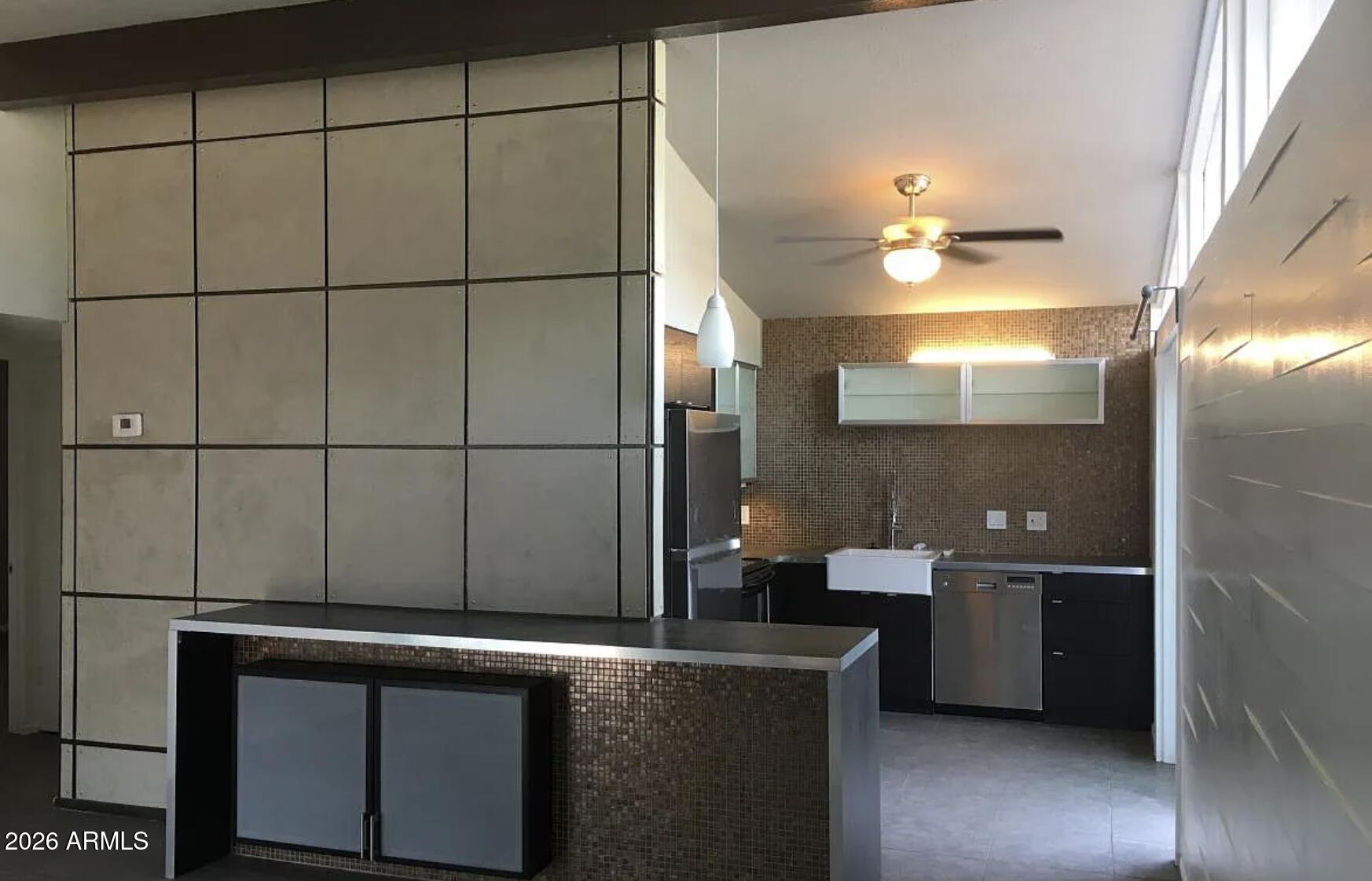 2727 E MONTECITO Avenue