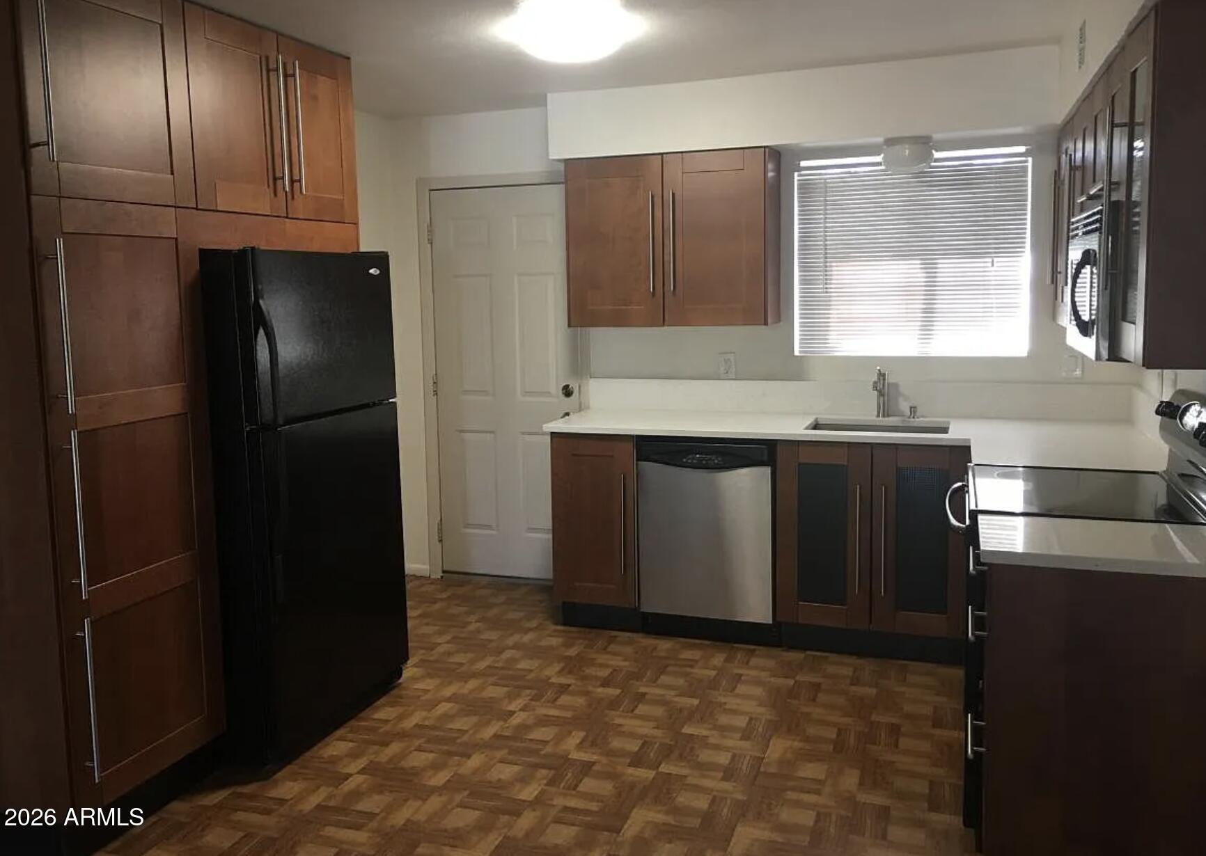 2727 E MONTECITO Avenue