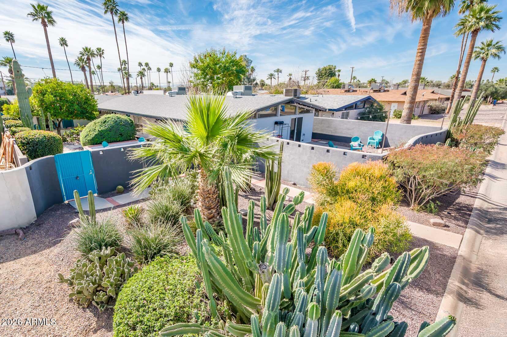 2727 E MONTECITO Avenue