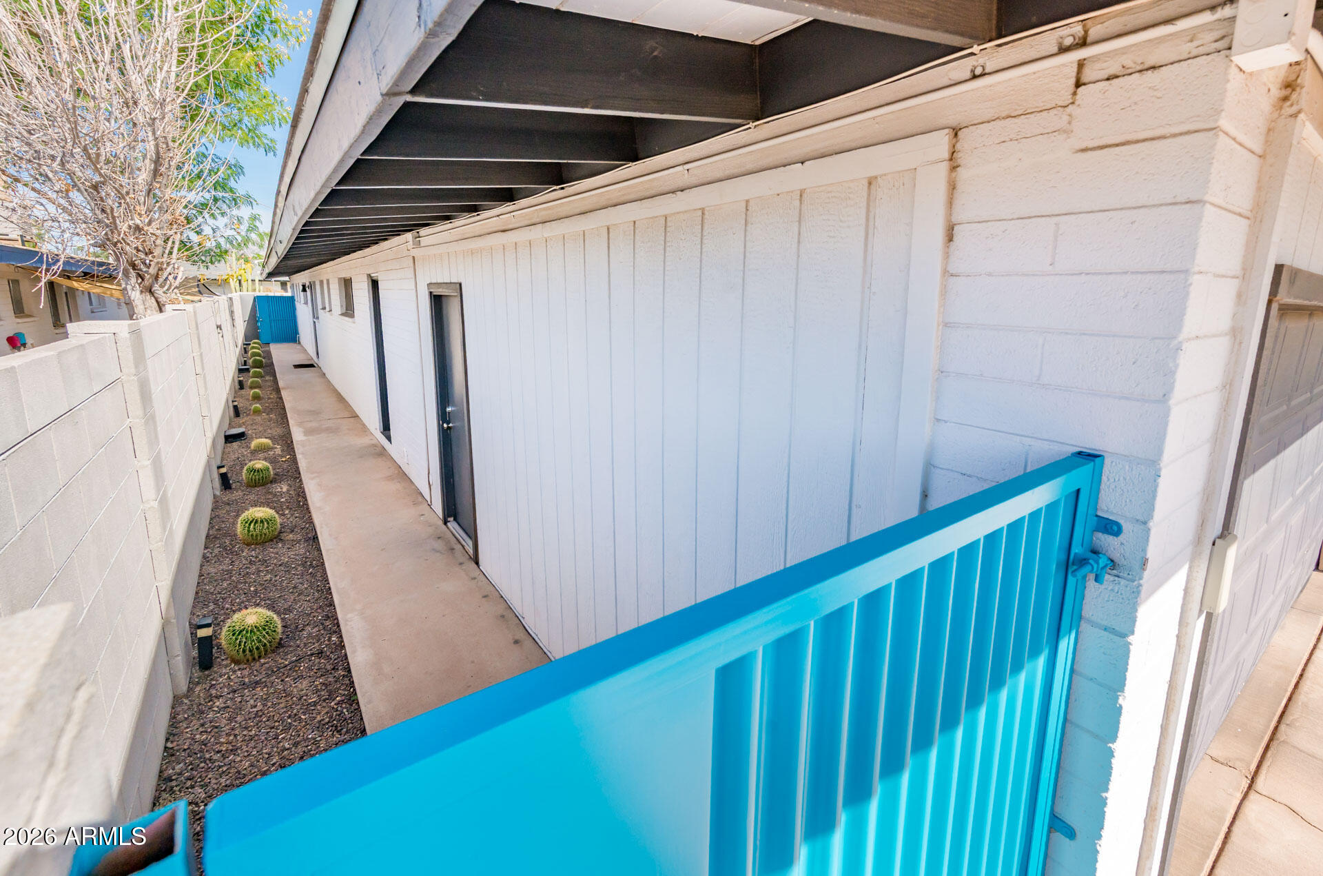 2727 E MONTECITO Avenue