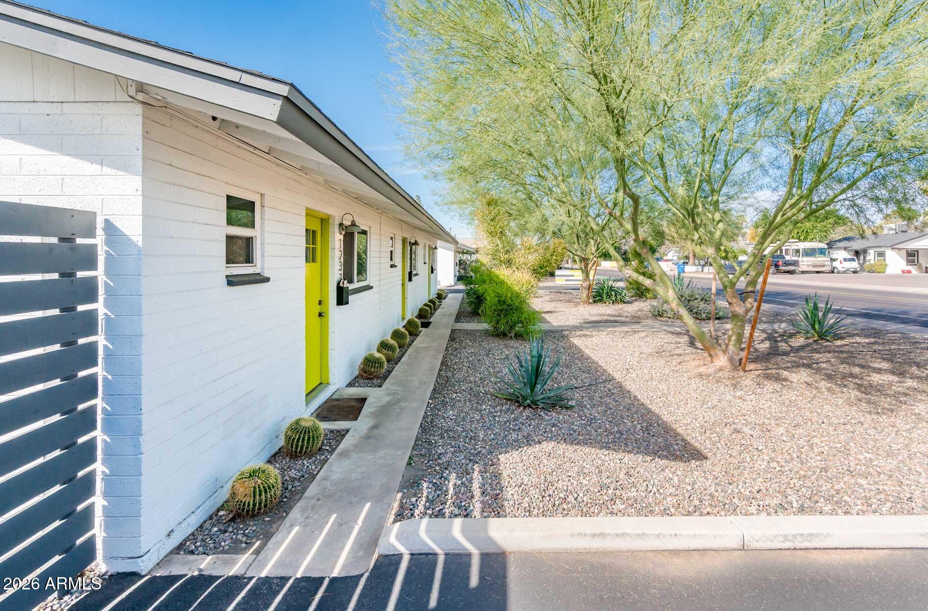 1225 E CAMPBELL Avenue