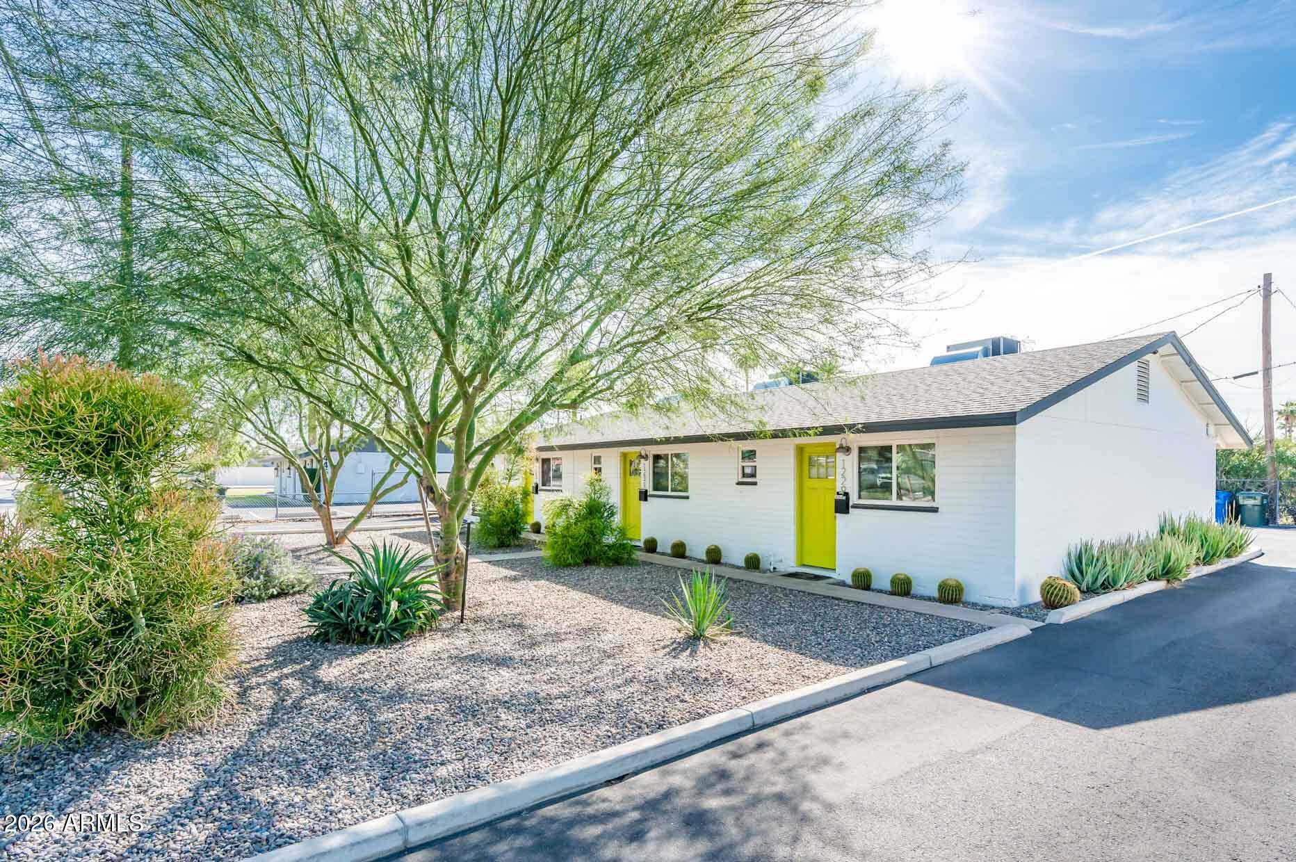 1225 E CAMPBELL Avenue