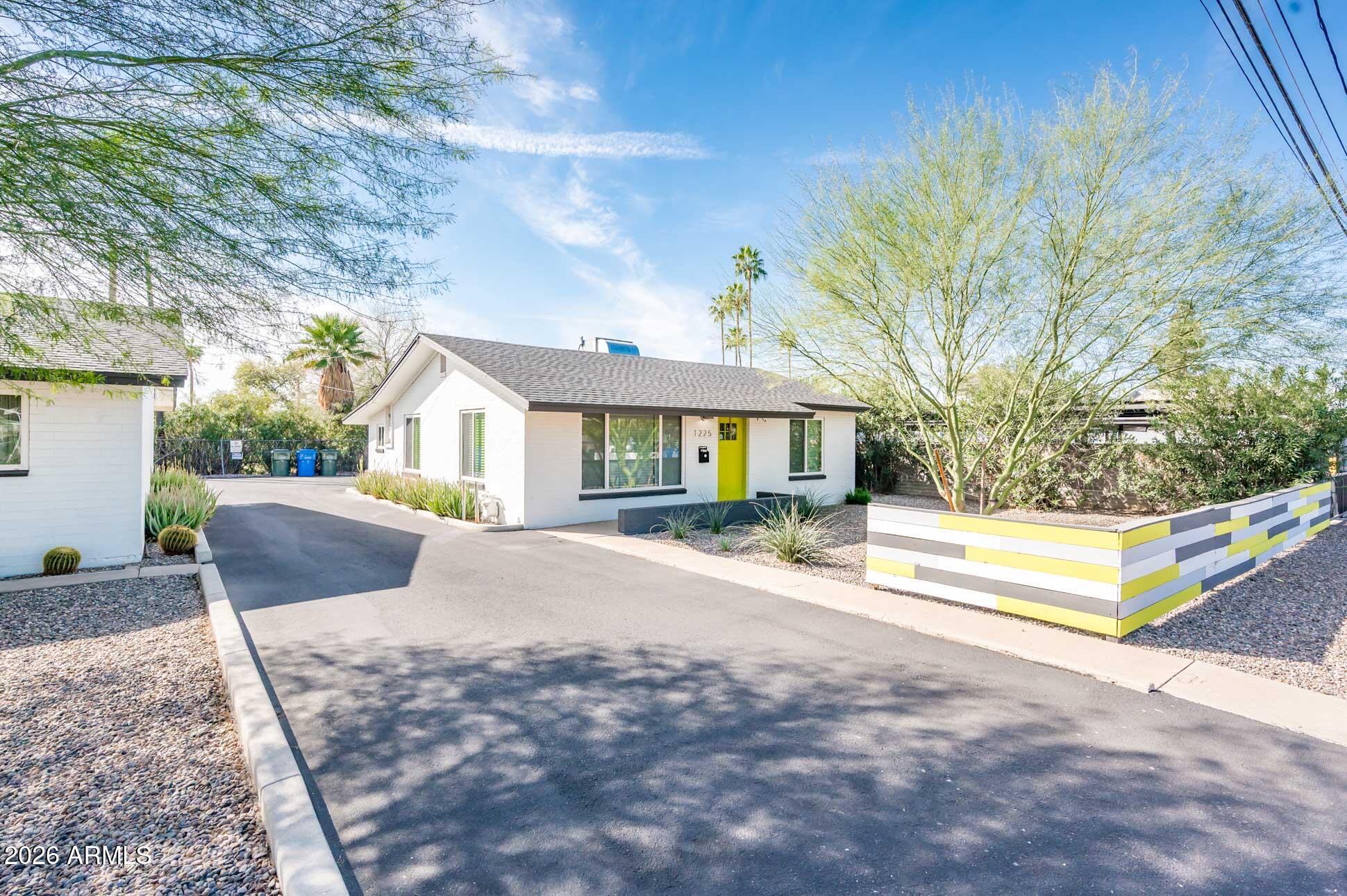 1225 E CAMPBELL Avenue