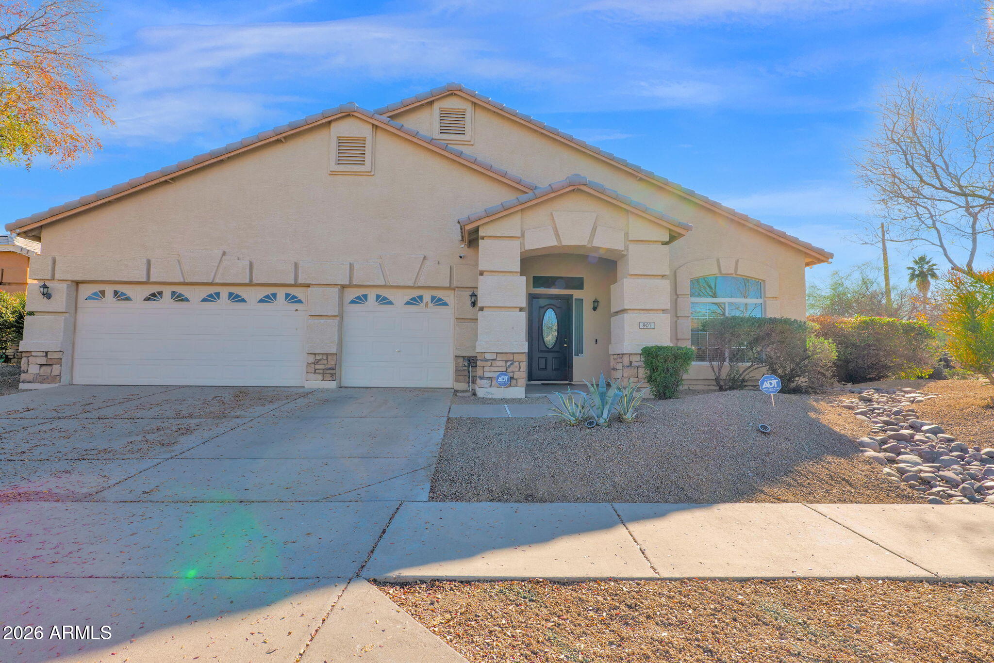 907 E GARY Lane