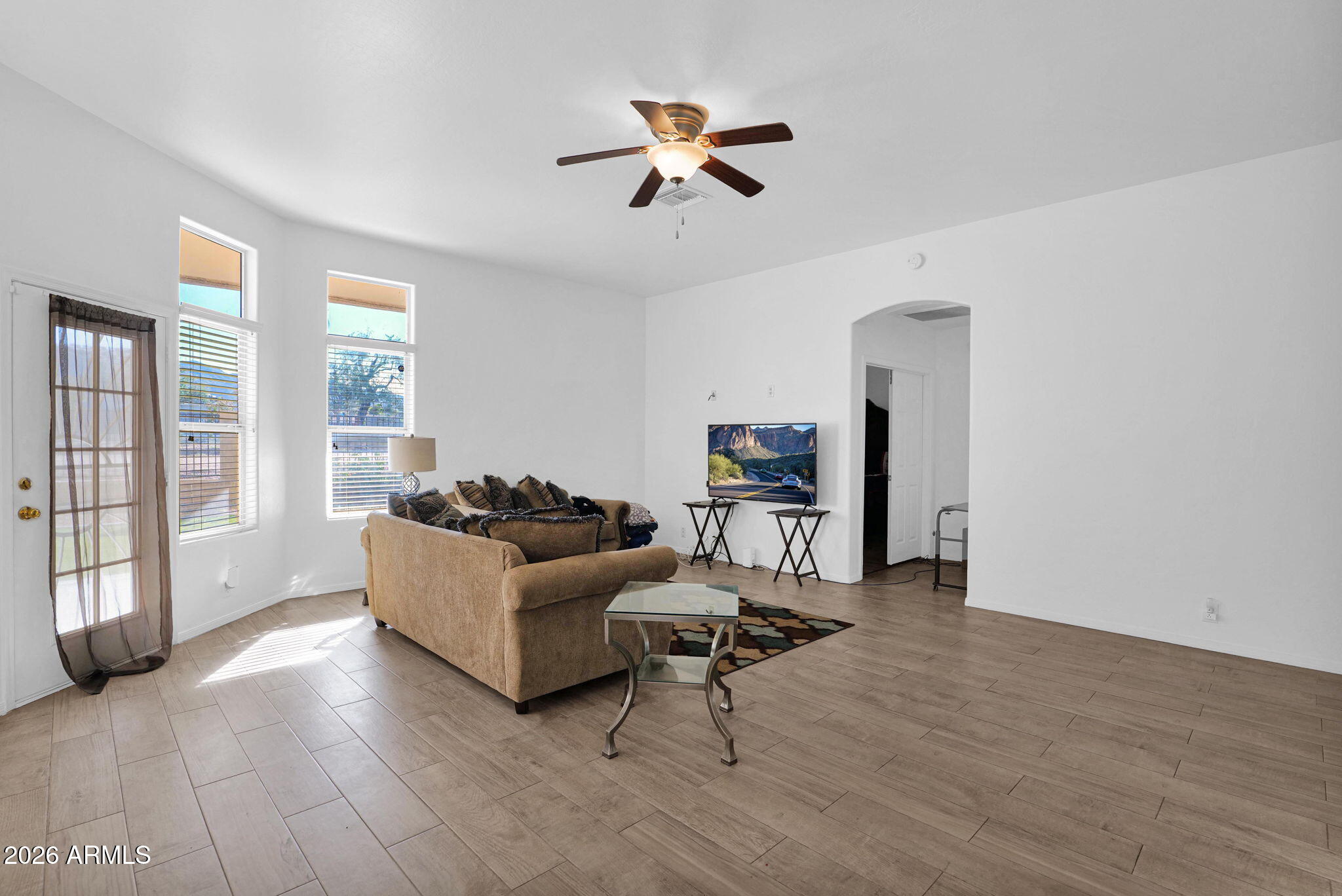907 E GARY Lane