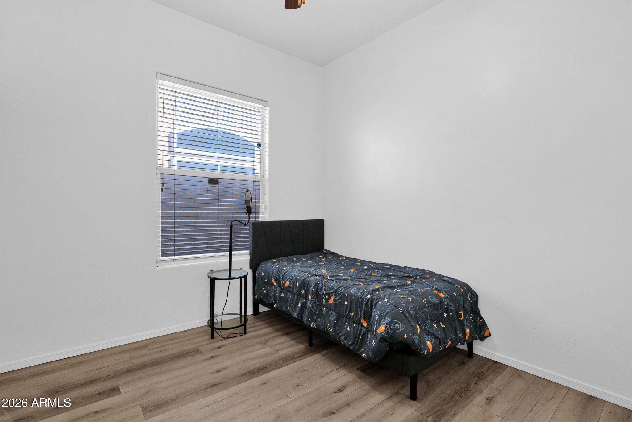 907 E GARY Lane