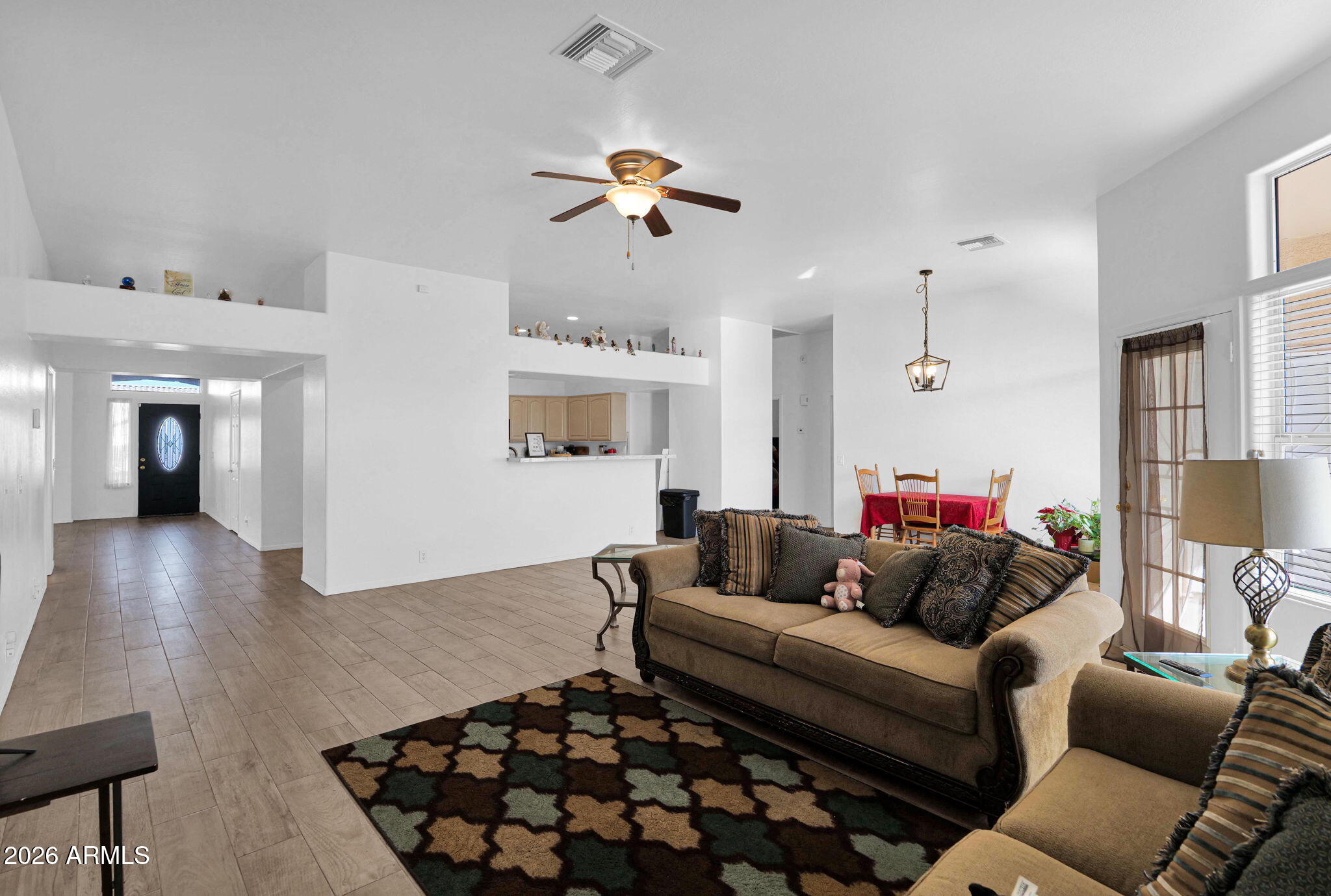907 E GARY Lane