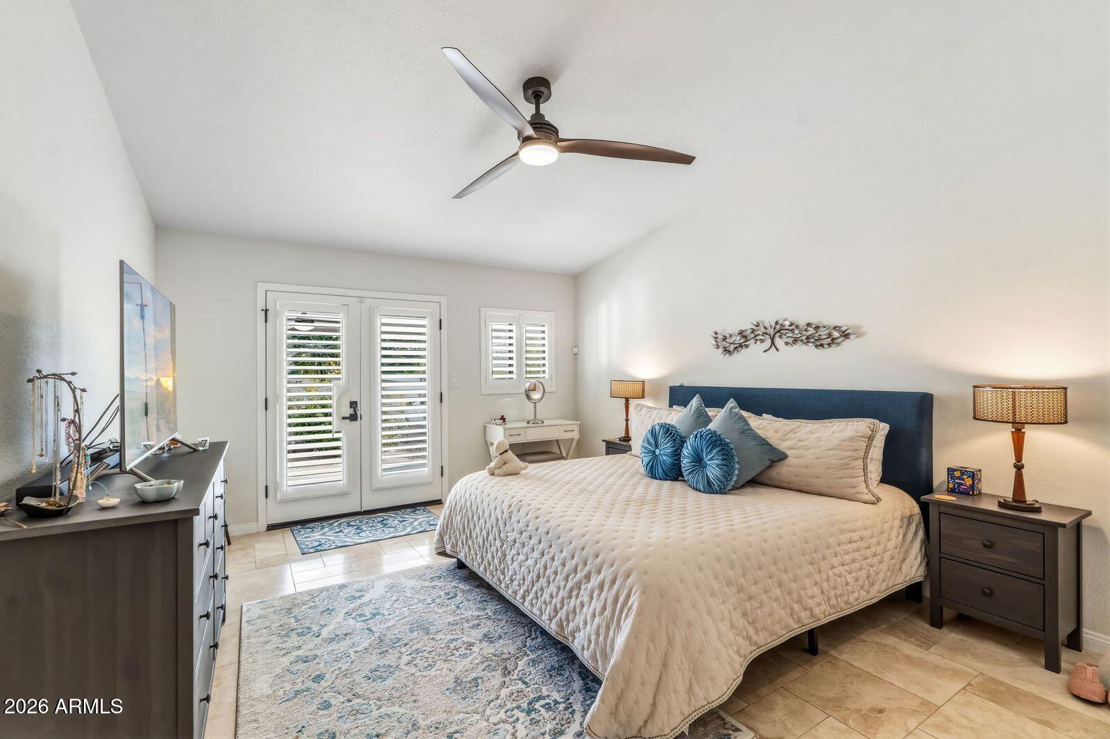 1129 E FOREST HILLS Drive