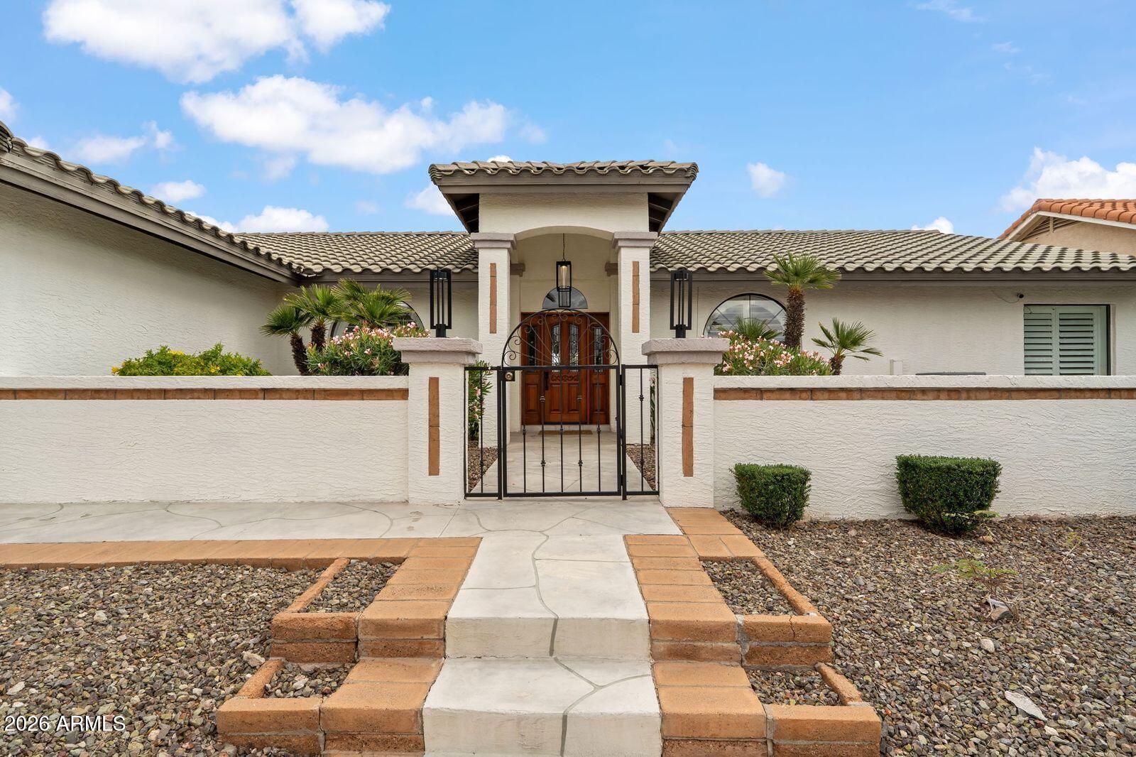 1129 E FOREST HILLS Drive