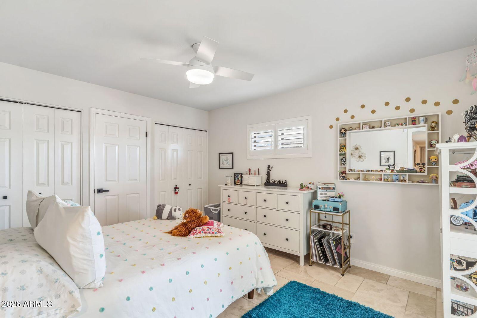 1129 E FOREST HILLS Drive