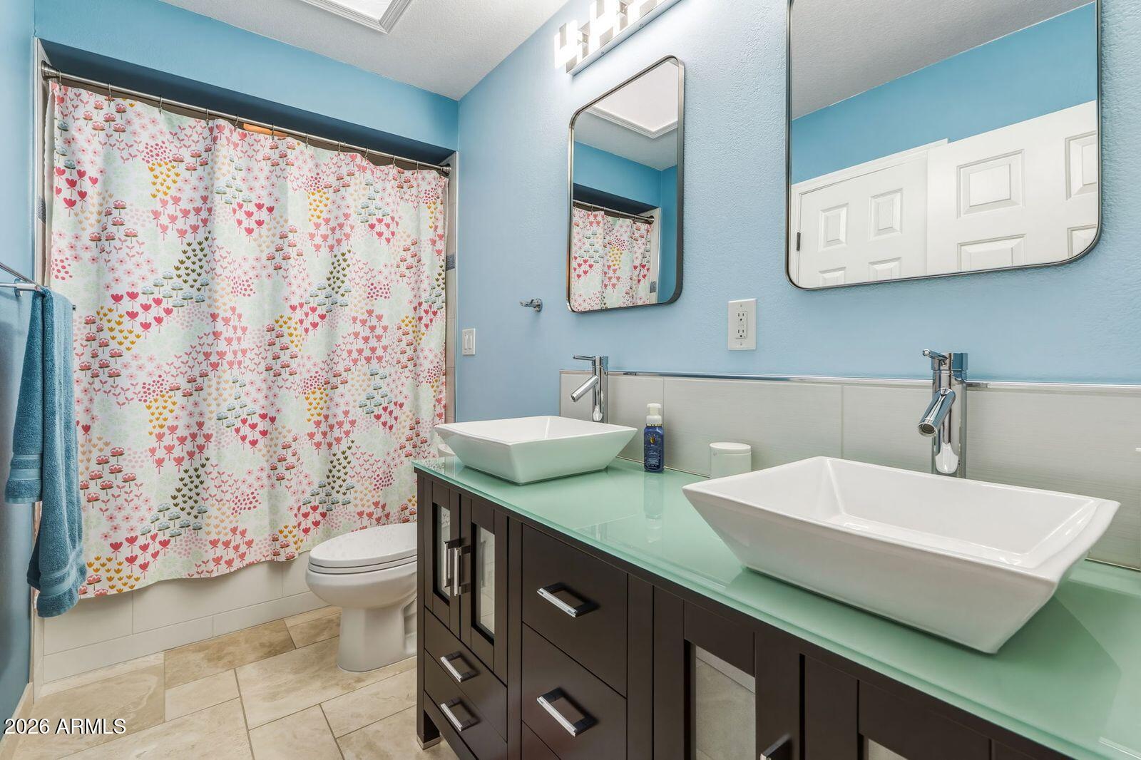 1129 E FOREST HILLS Drive