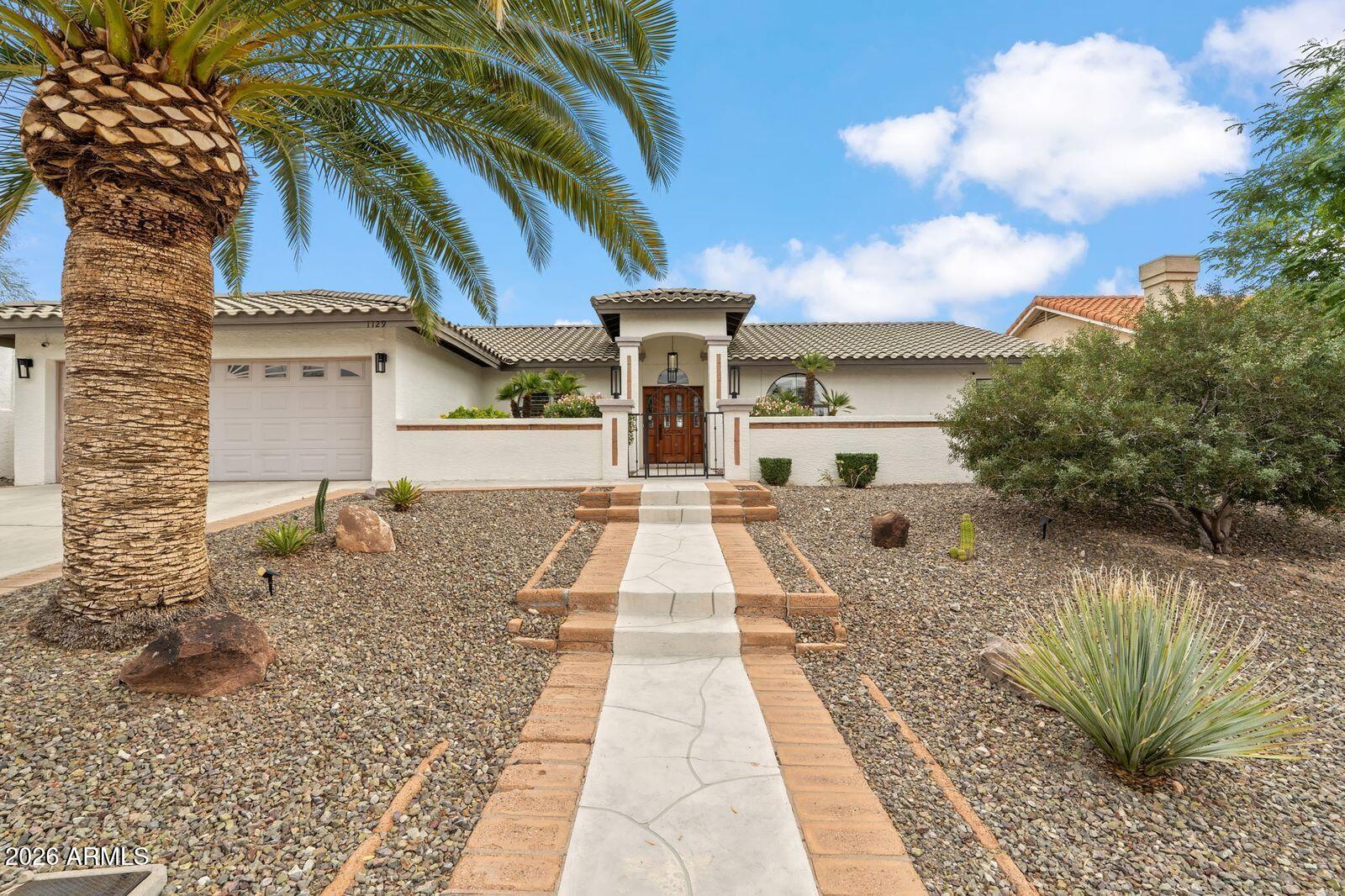 1129 E FOREST HILLS Drive