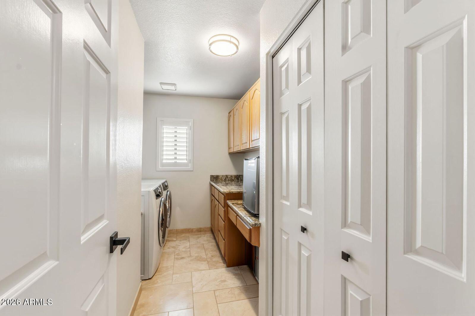 1129 E FOREST HILLS Drive