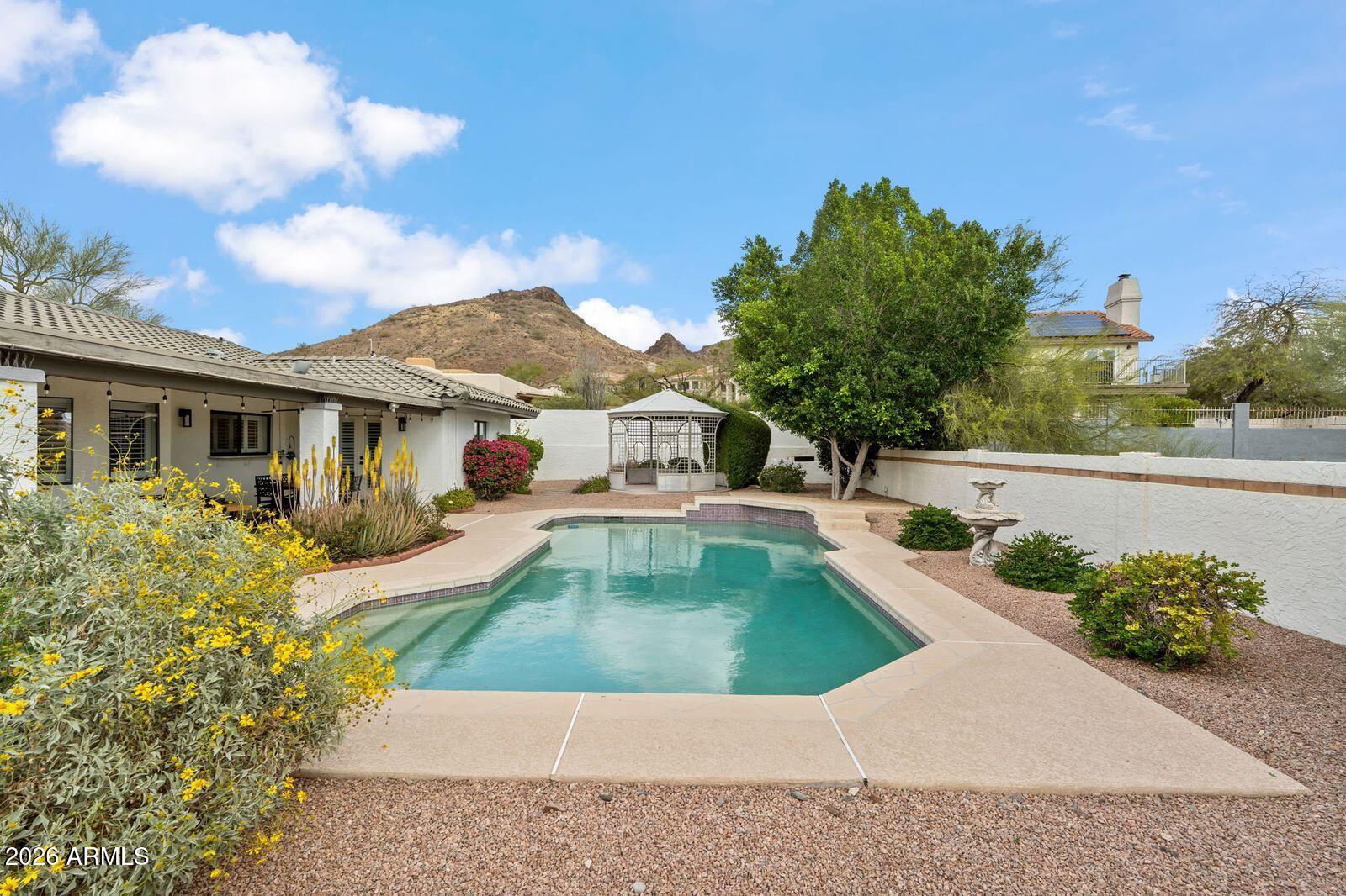 1129 E FOREST HILLS Drive