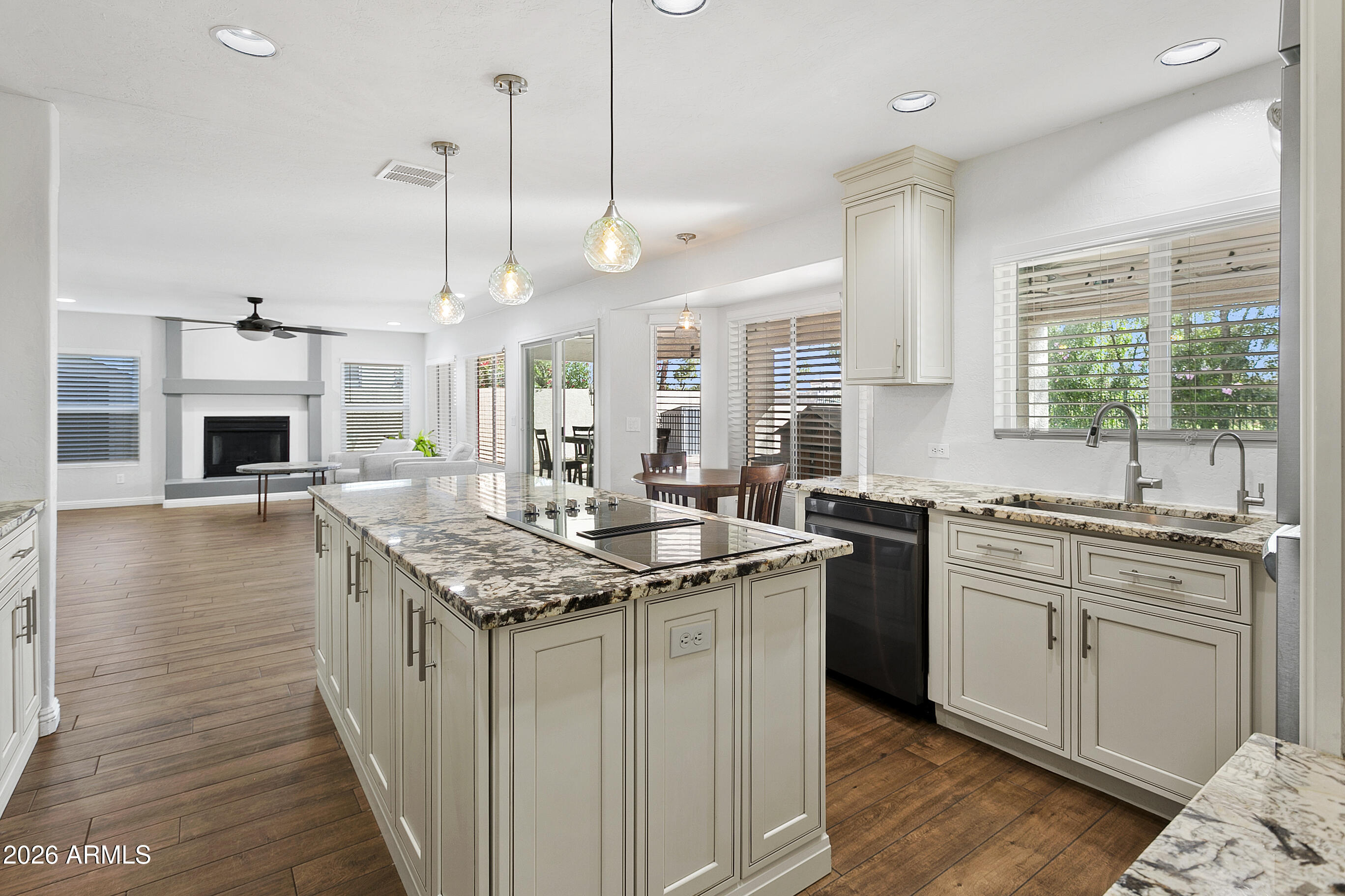 571 N KINGSTON Street