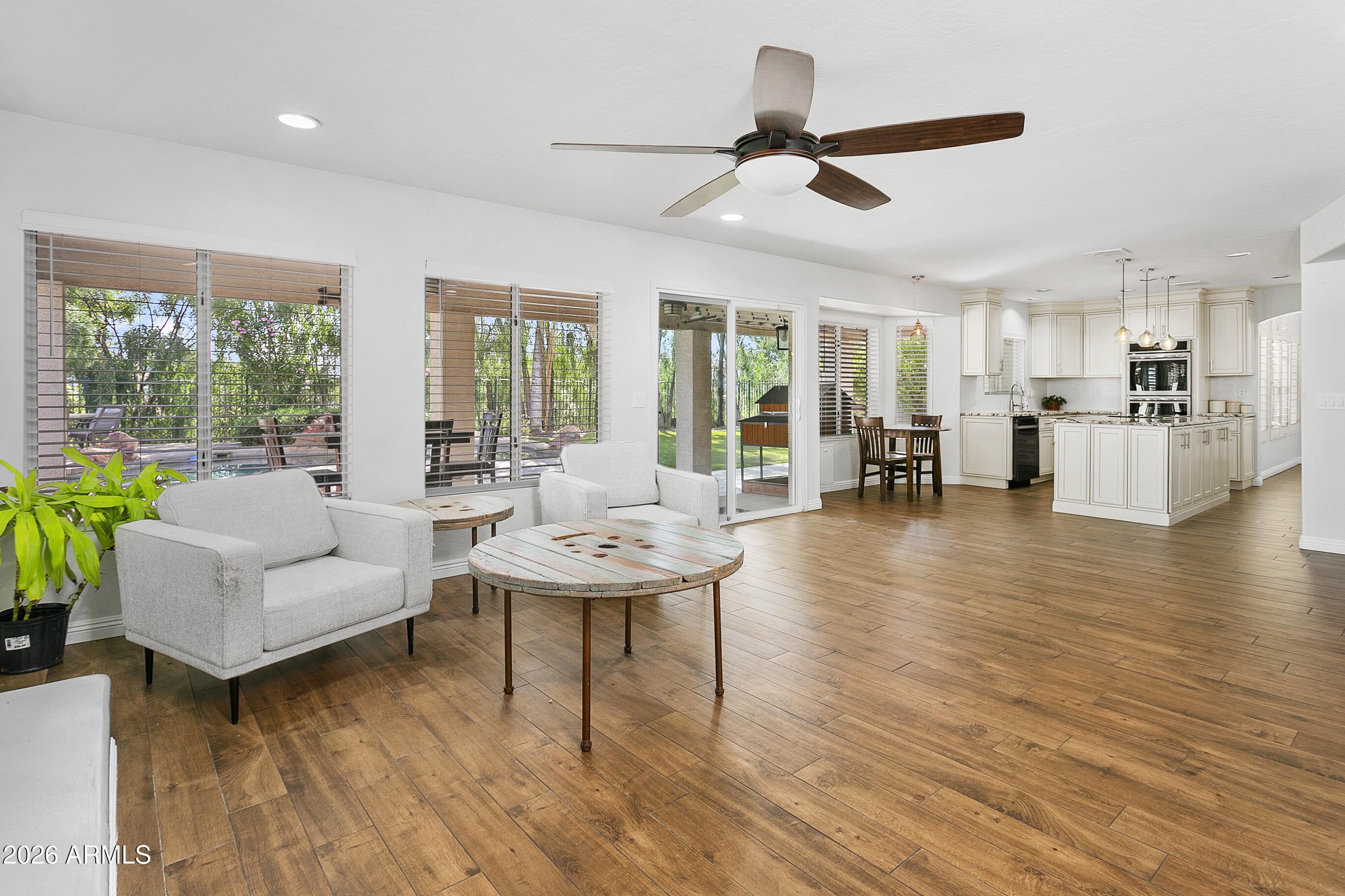 571 N KINGSTON Street