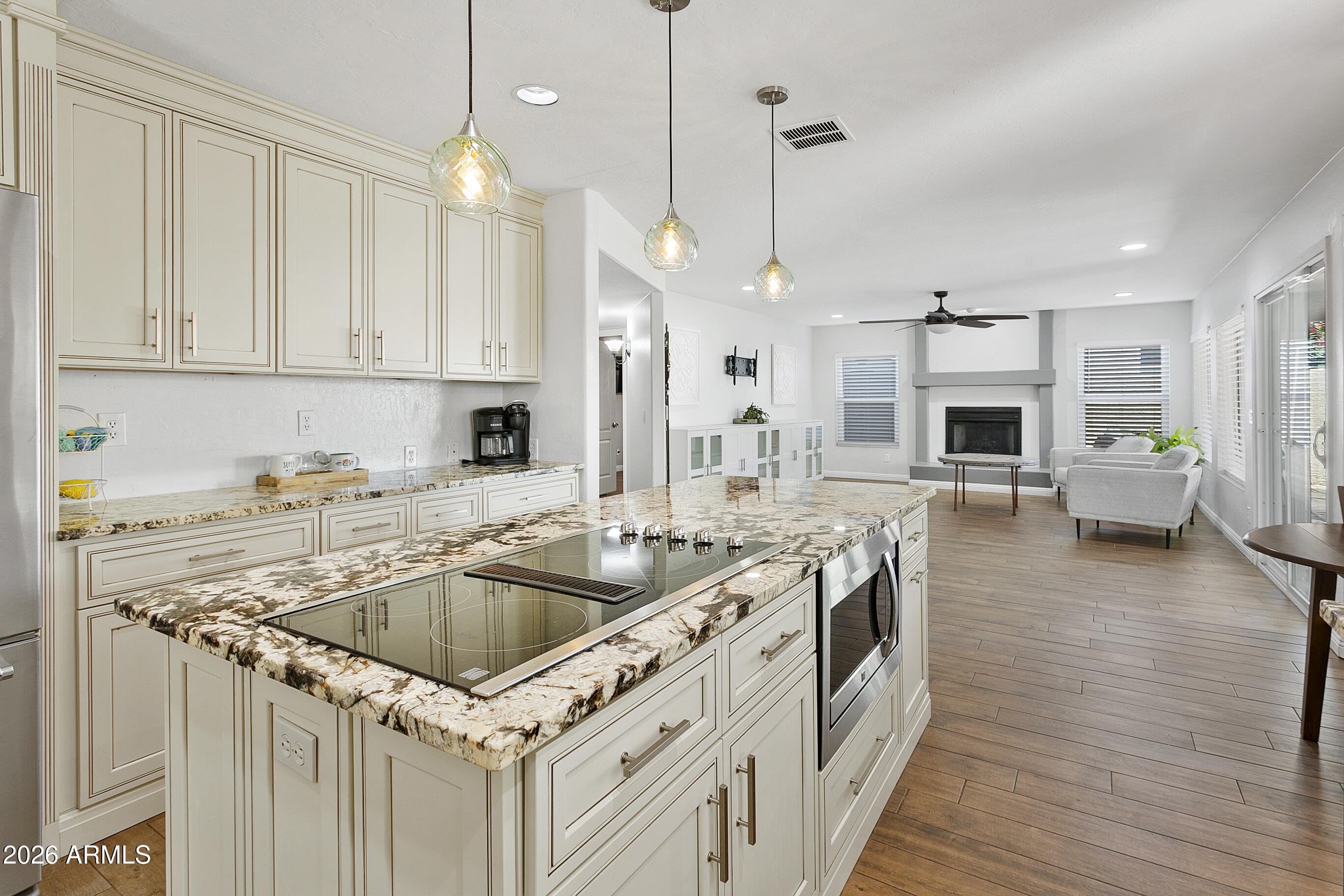 571 N KINGSTON Street