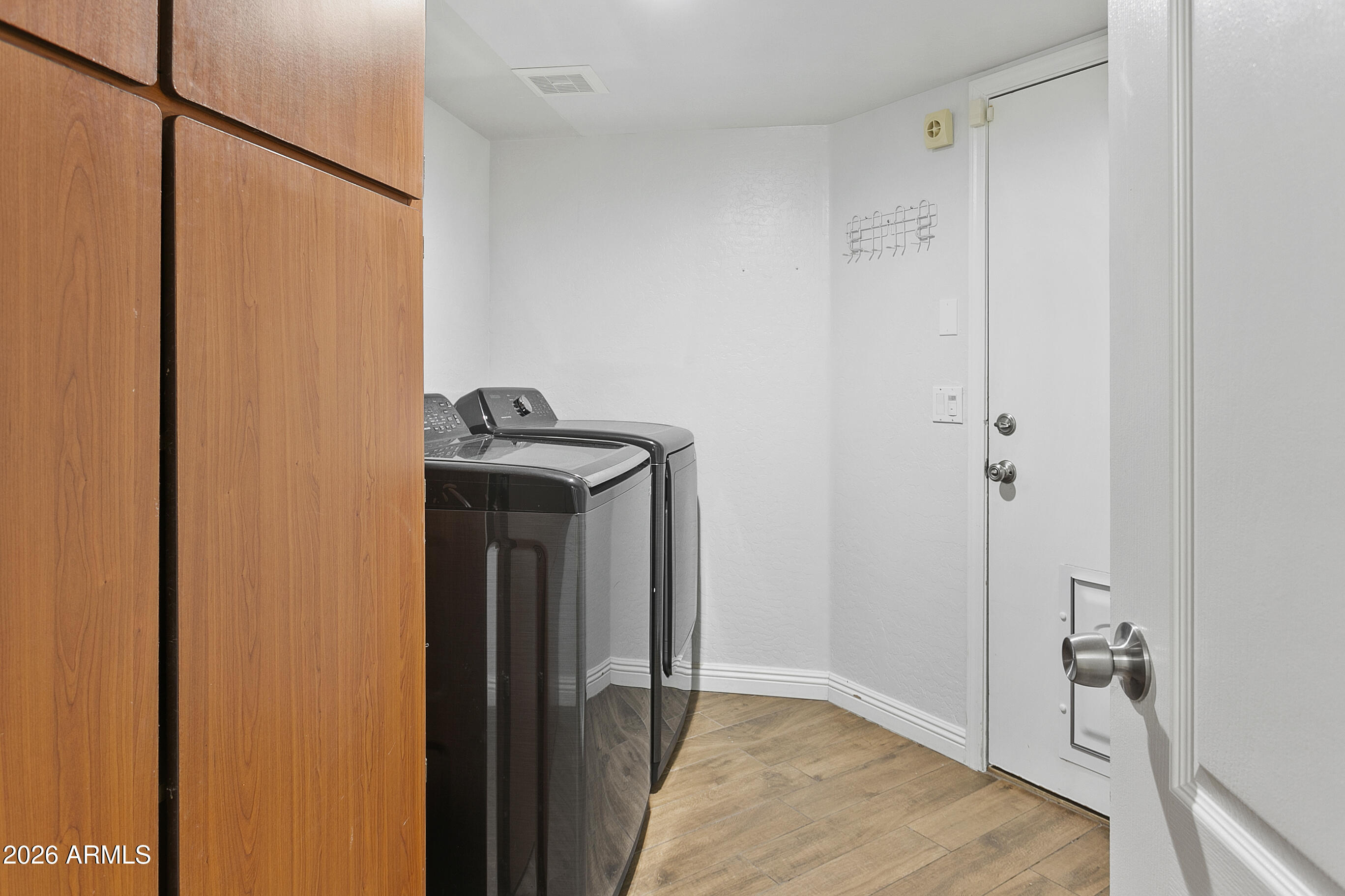 571 N KINGSTON Street