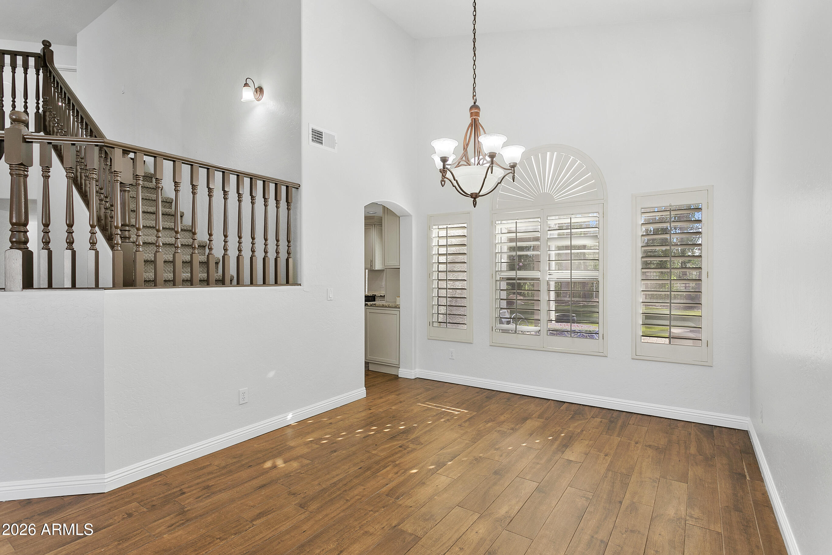 571 N KINGSTON Street