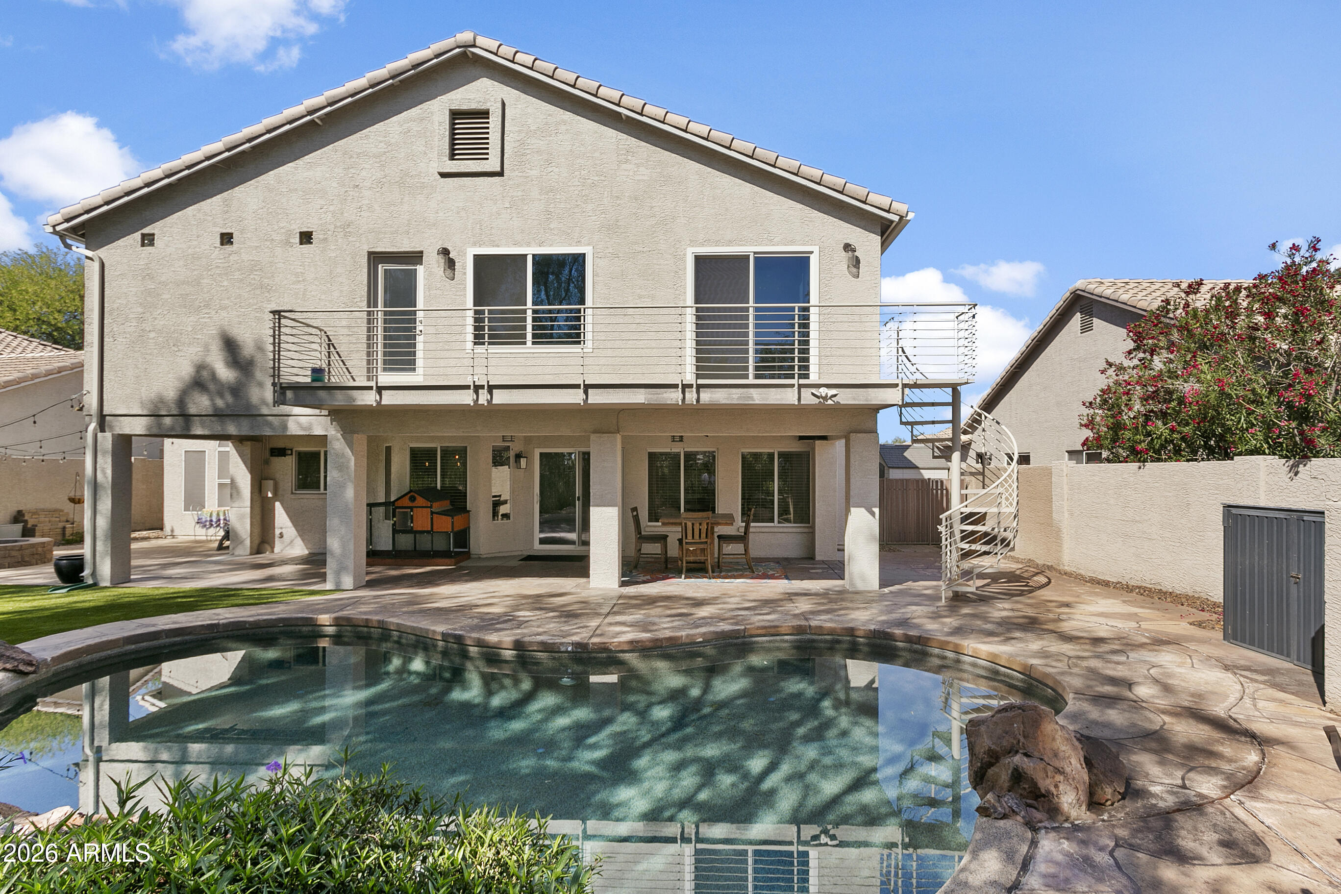 571 N KINGSTON Street