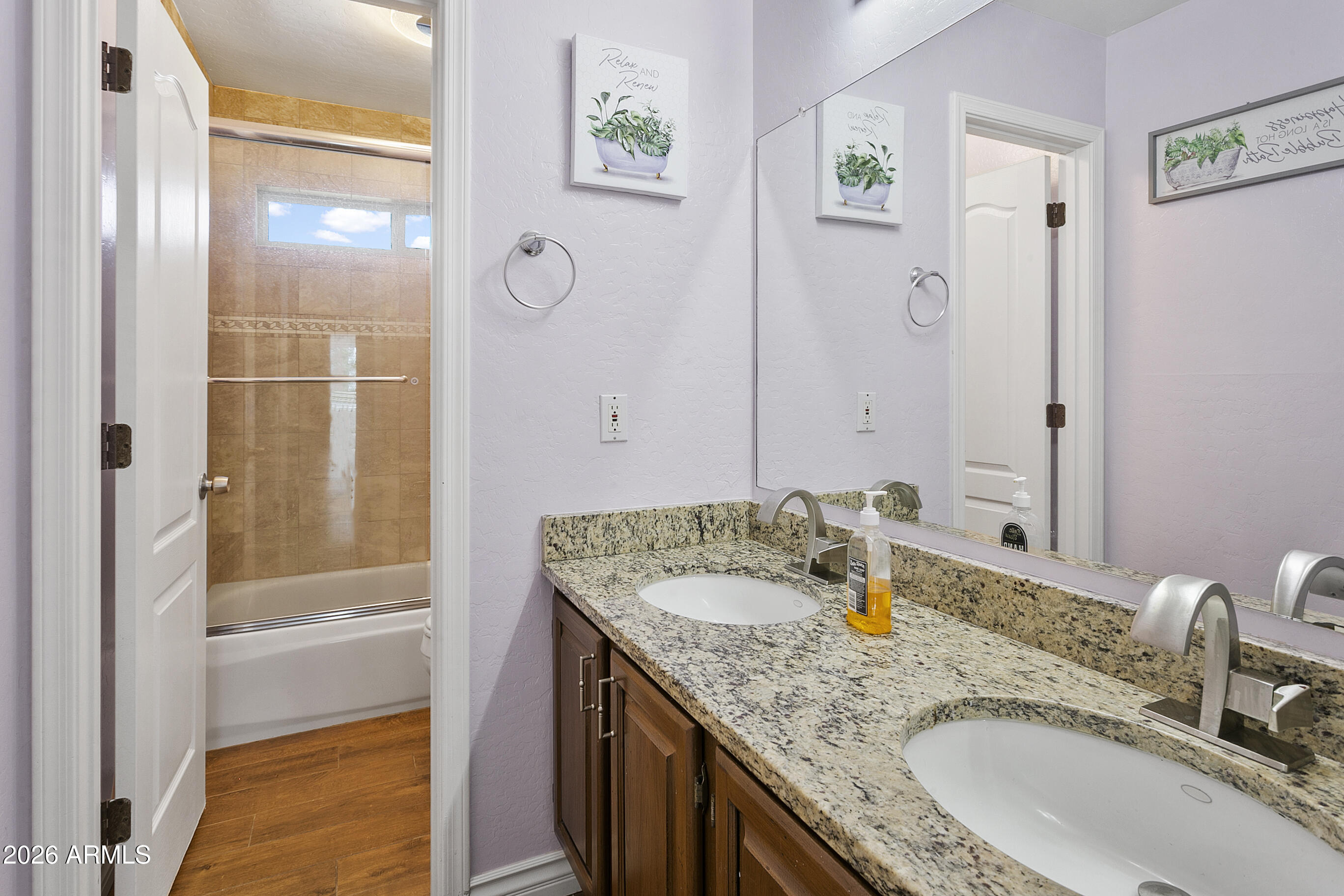 571 N KINGSTON Street