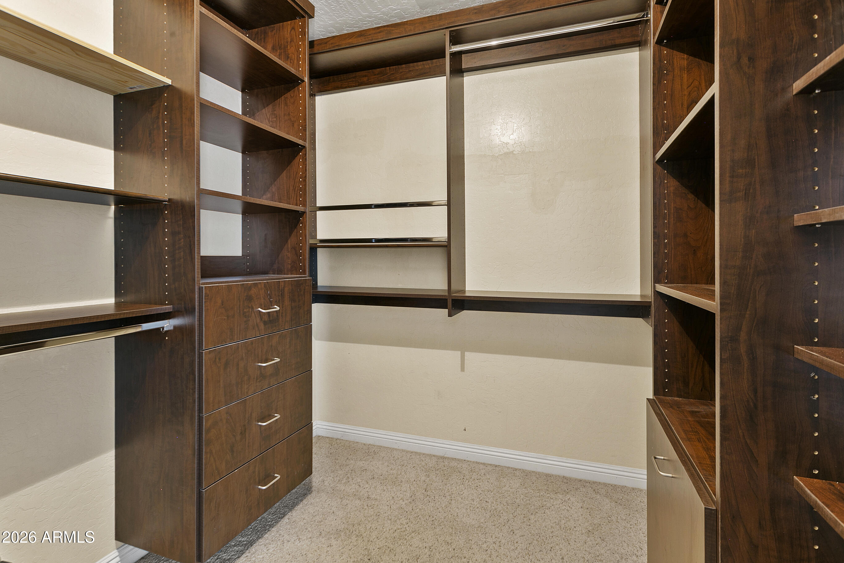 571 N KINGSTON Street