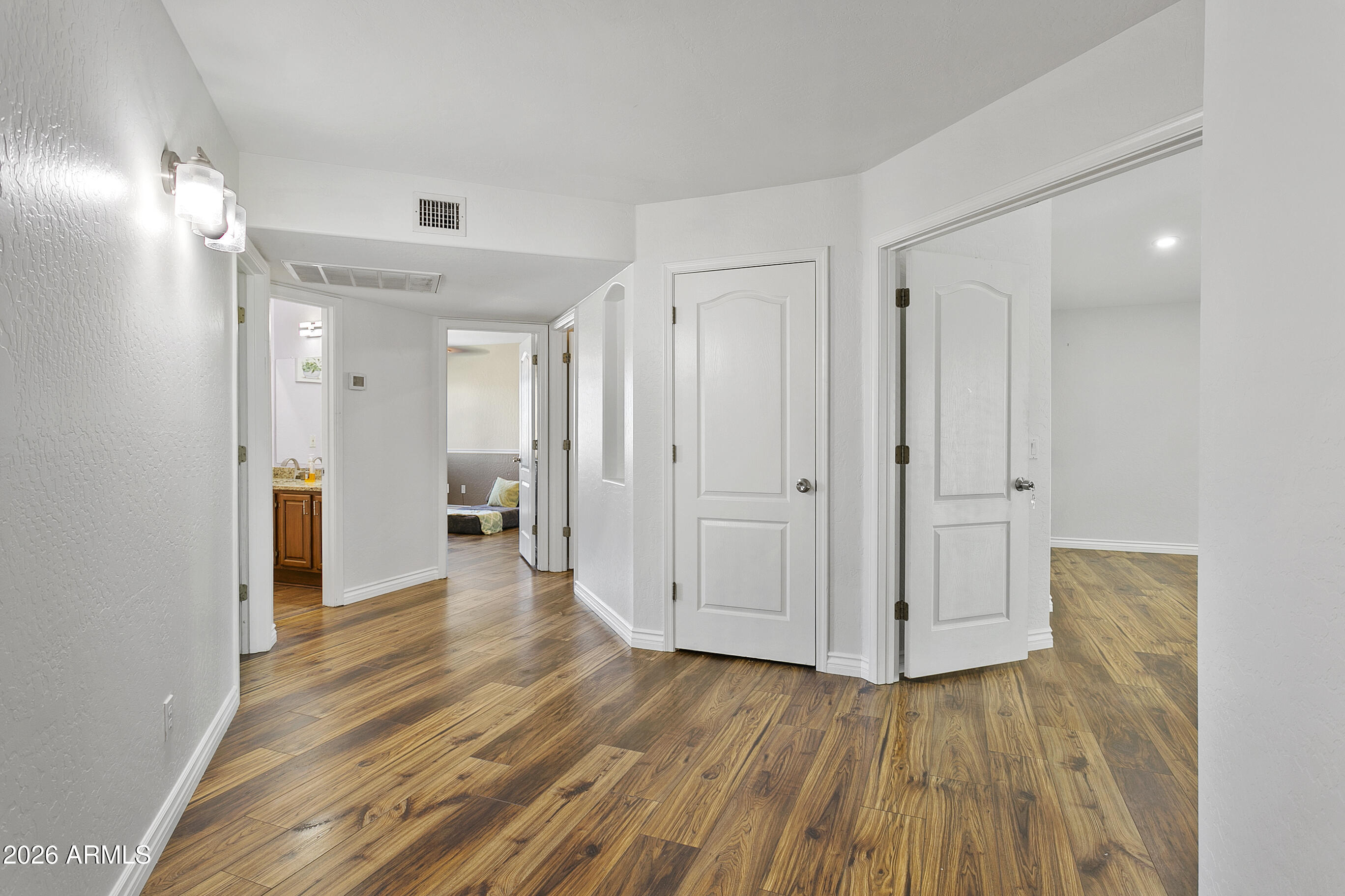 571 N KINGSTON Street