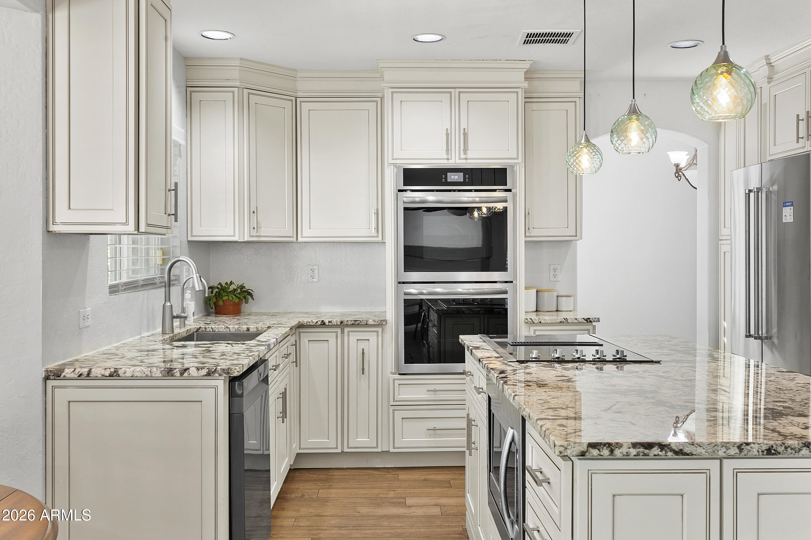 571 N KINGSTON Street