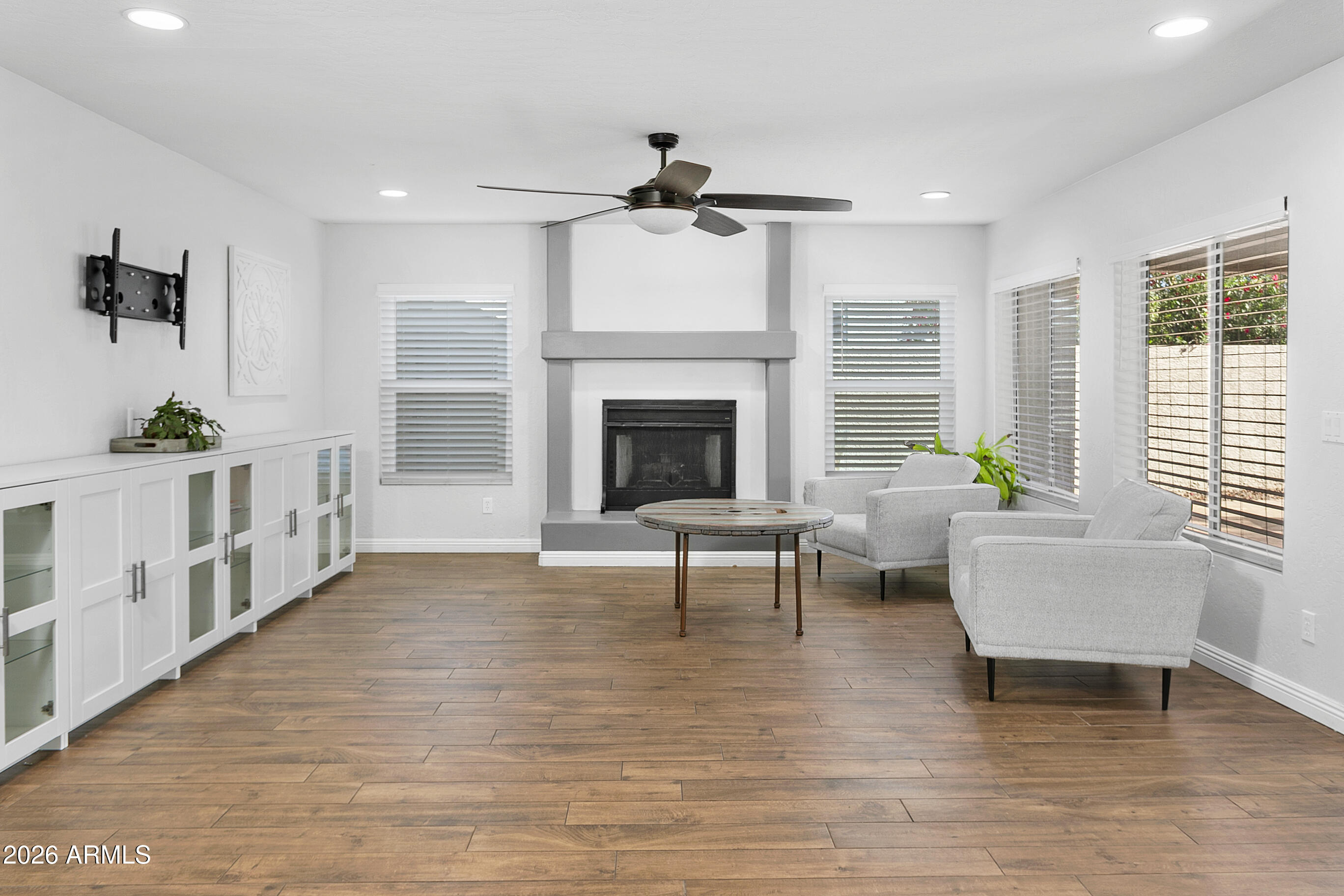 571 N KINGSTON Street