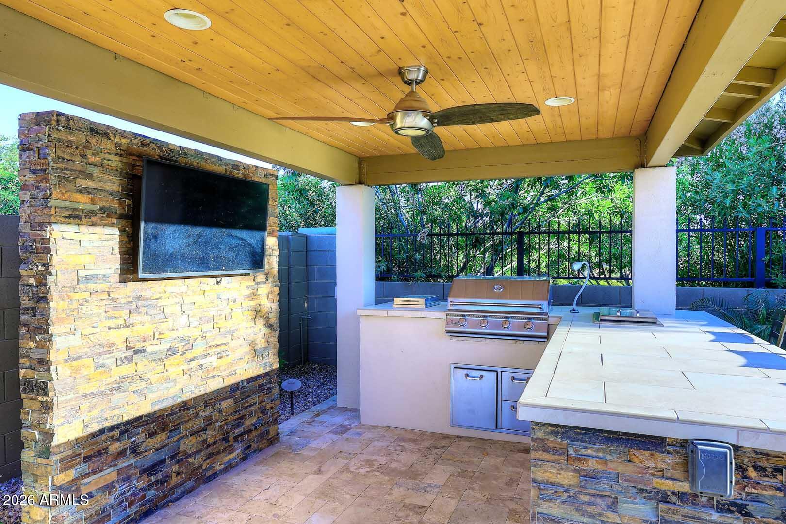 3913 E REDWOOD Place